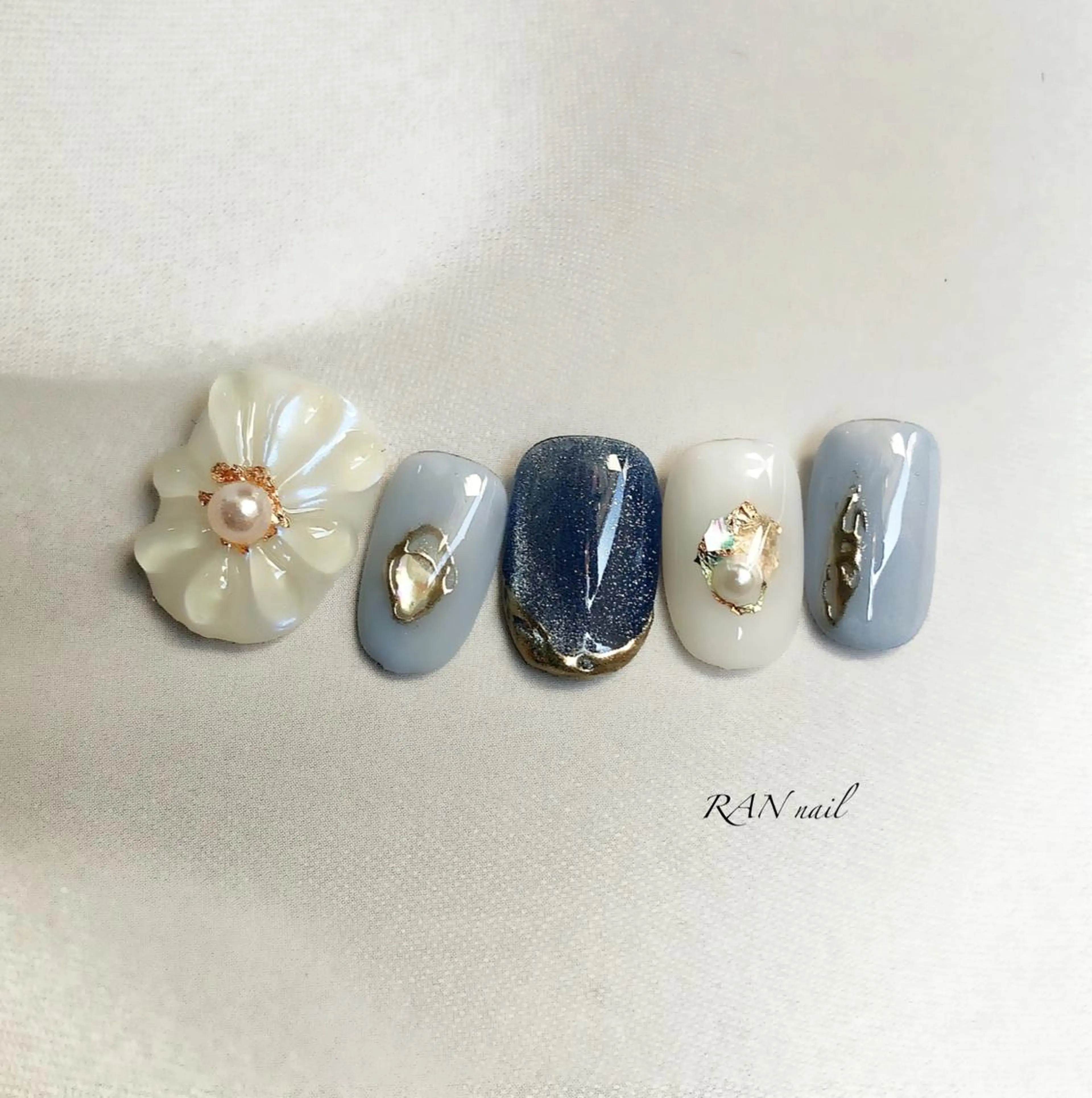 ネイル オーロラネイル ブルー 成人式 フラワーネイル ジェルネイル RAN nail 〜ランネイル〜所属・RAN nailのネイルデザイン