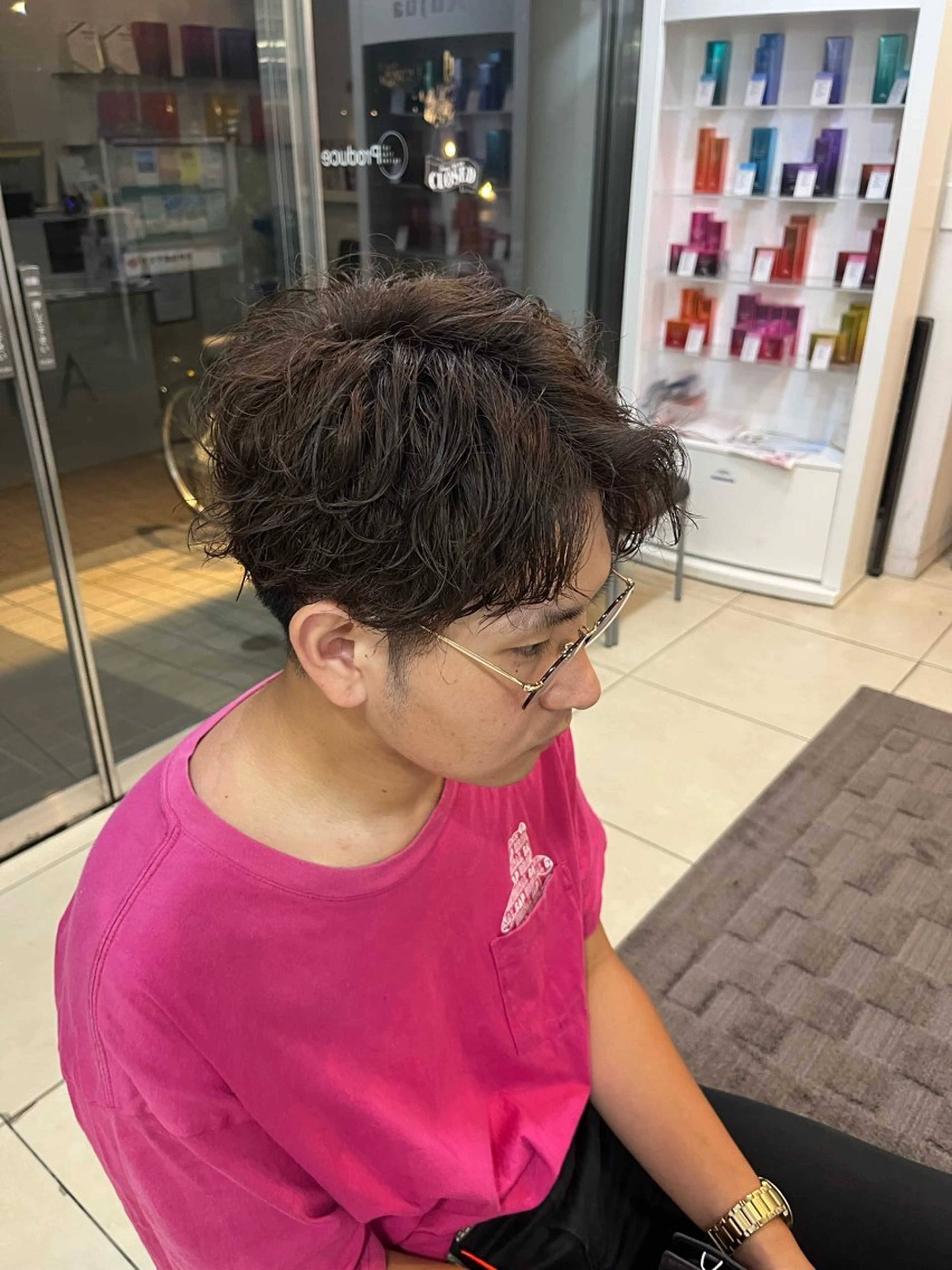 ショート パーマ メンズ マッシュ メンズパーマ スパイラルパーマ カット パーマ 韓国風メンズ/毛流れ ヘアなら須田龍世のヘアスタイル