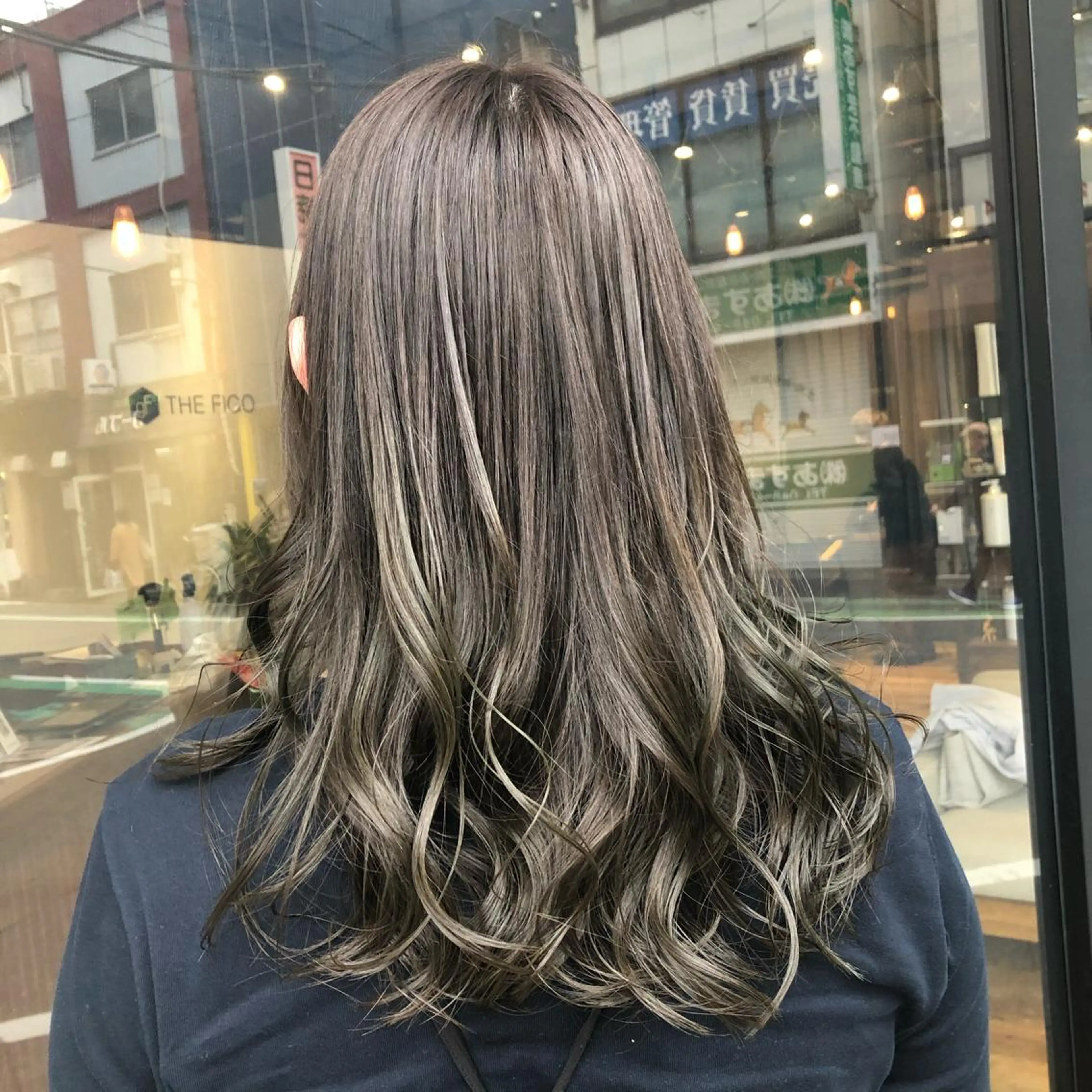 ロング カラー よしだ しおりのヘアスタイル