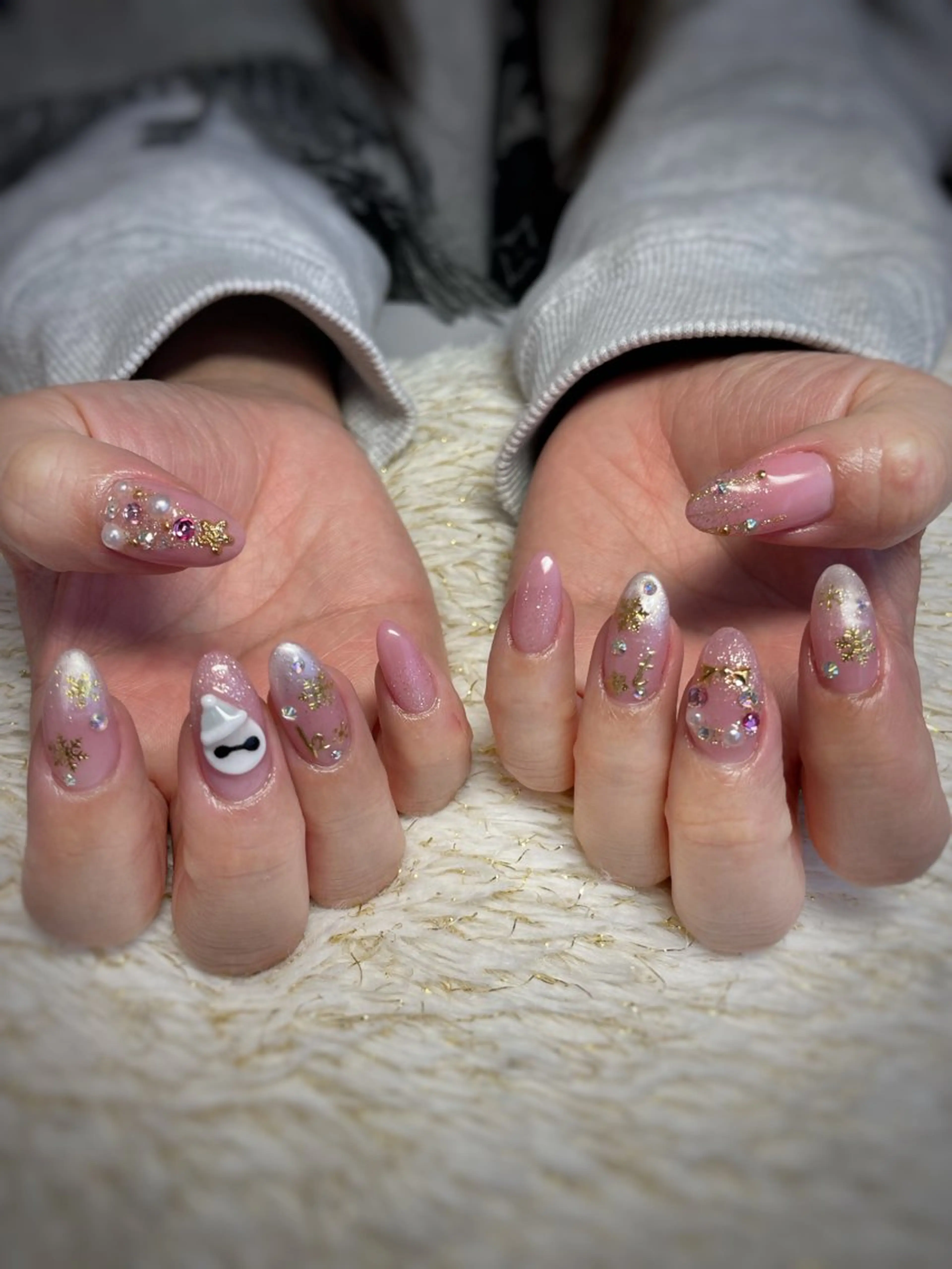 ネイル アートネイル キラキラネイル ピンク ストーンネイル 冬ネイル ハンドネイル nail ayacaのネイルデザイン