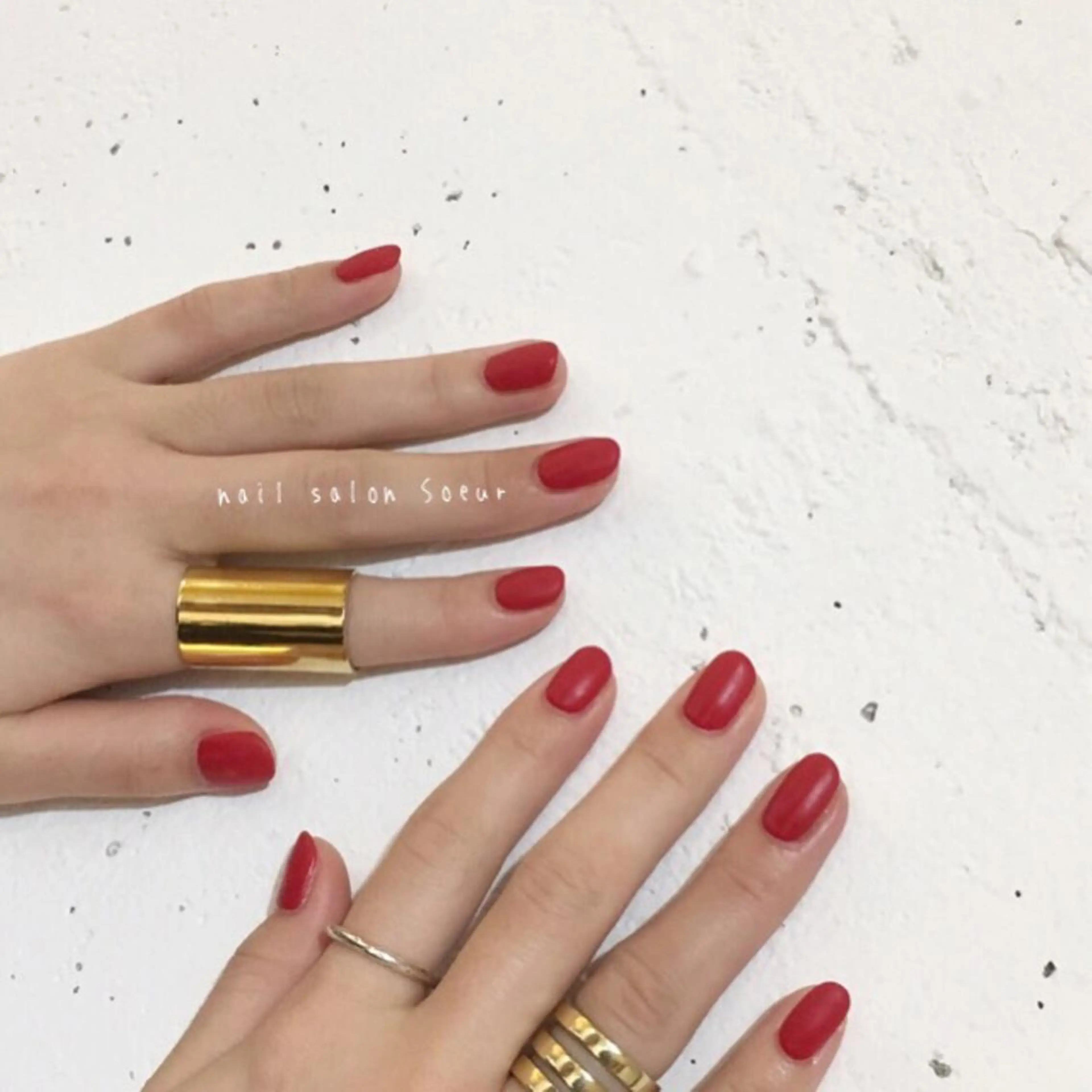 ネイル ジェルネイル マットネイル ワンカラーネイル 赤色 ストーンネイル nail salon Soeurのネイルデザイン