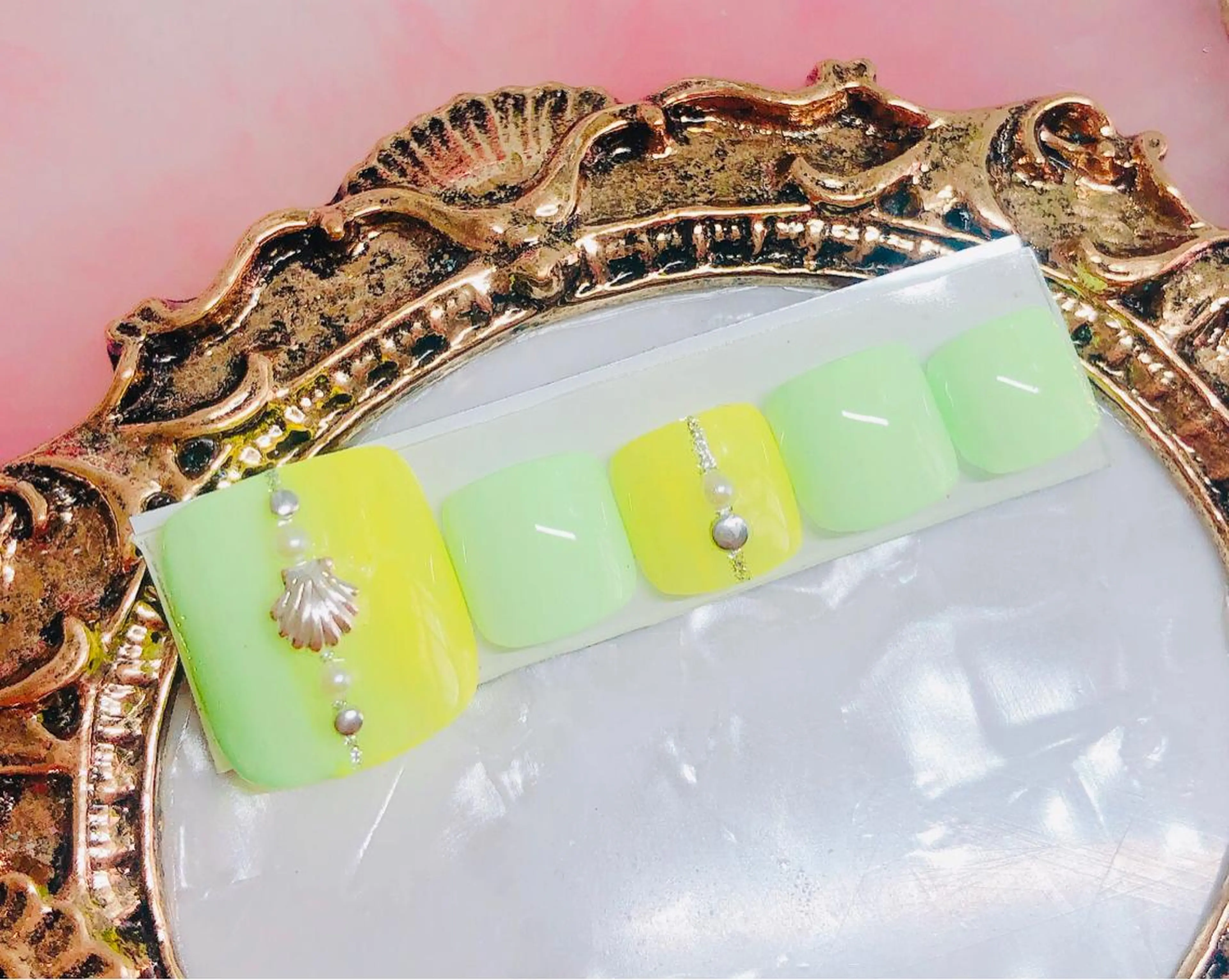 ネイル フットネイル フットネイル CROWN プライベートサロンのネイルデザイン