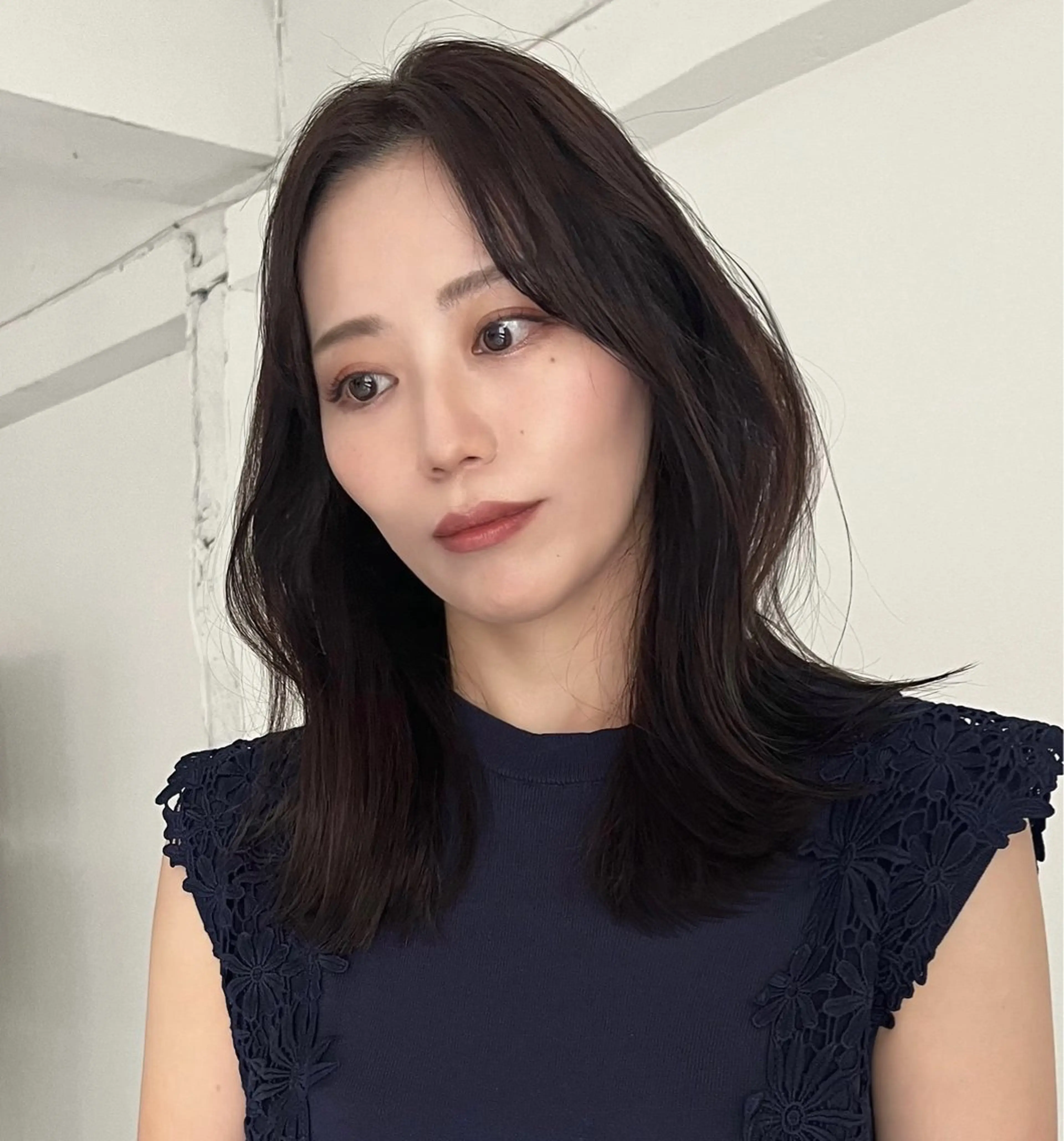 セミロング カラー くびれヘア 顔周りカット 阿部 瑠斗のヘアスタイル