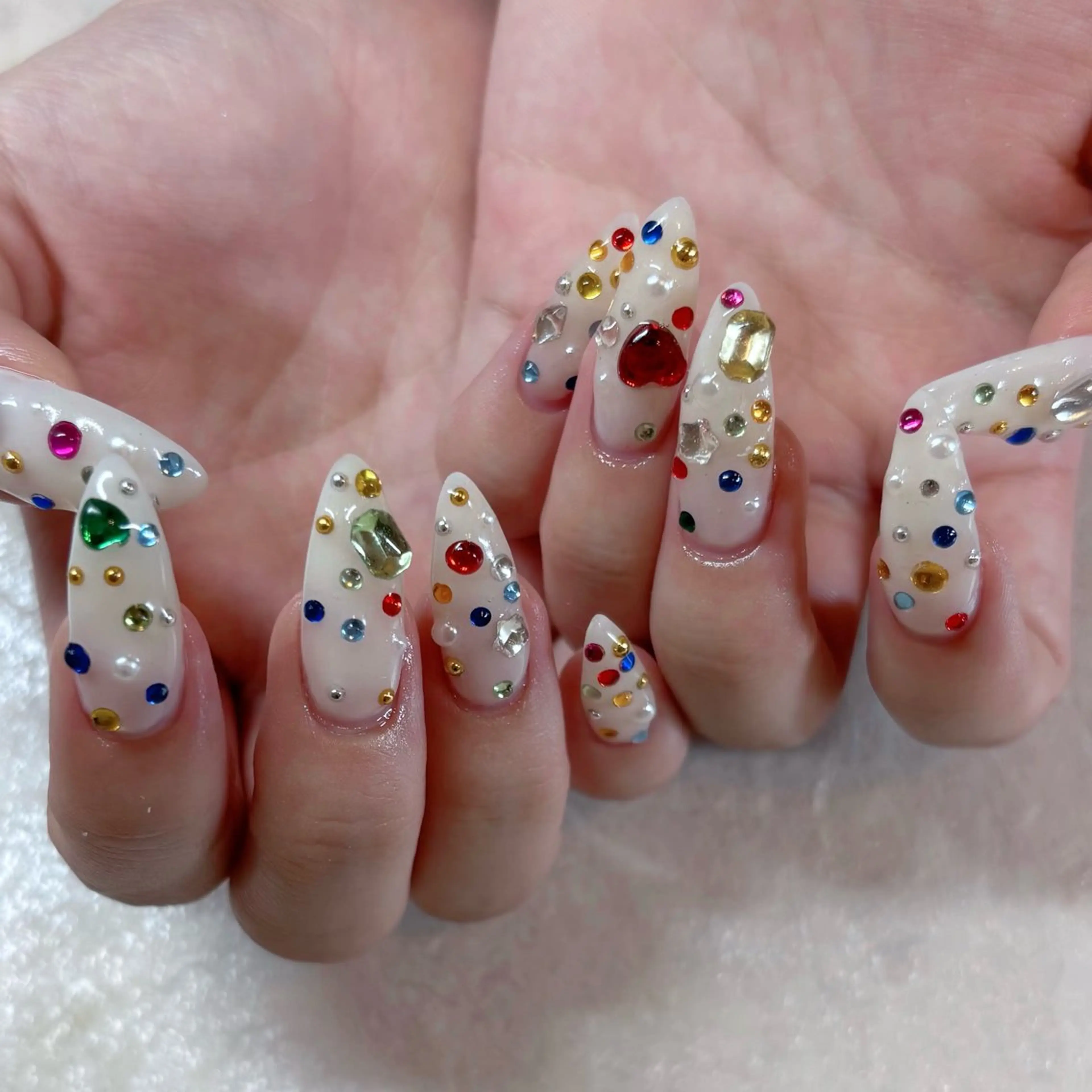 ネイル mimi 高石桃朱のネイルデザイン