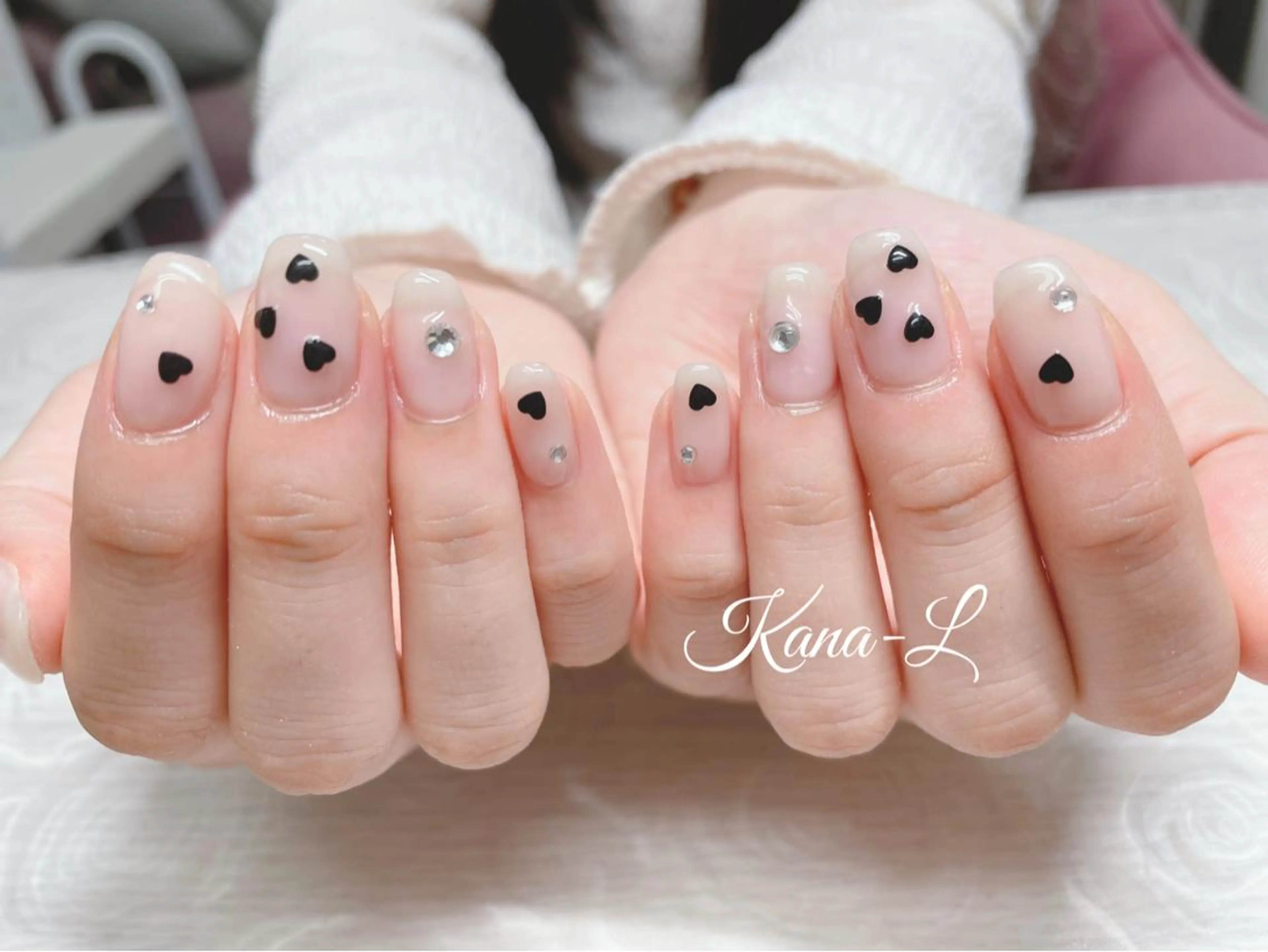 カラー ネイル ハート ストーンネイル 芦辺 香奈のネイルデザイン