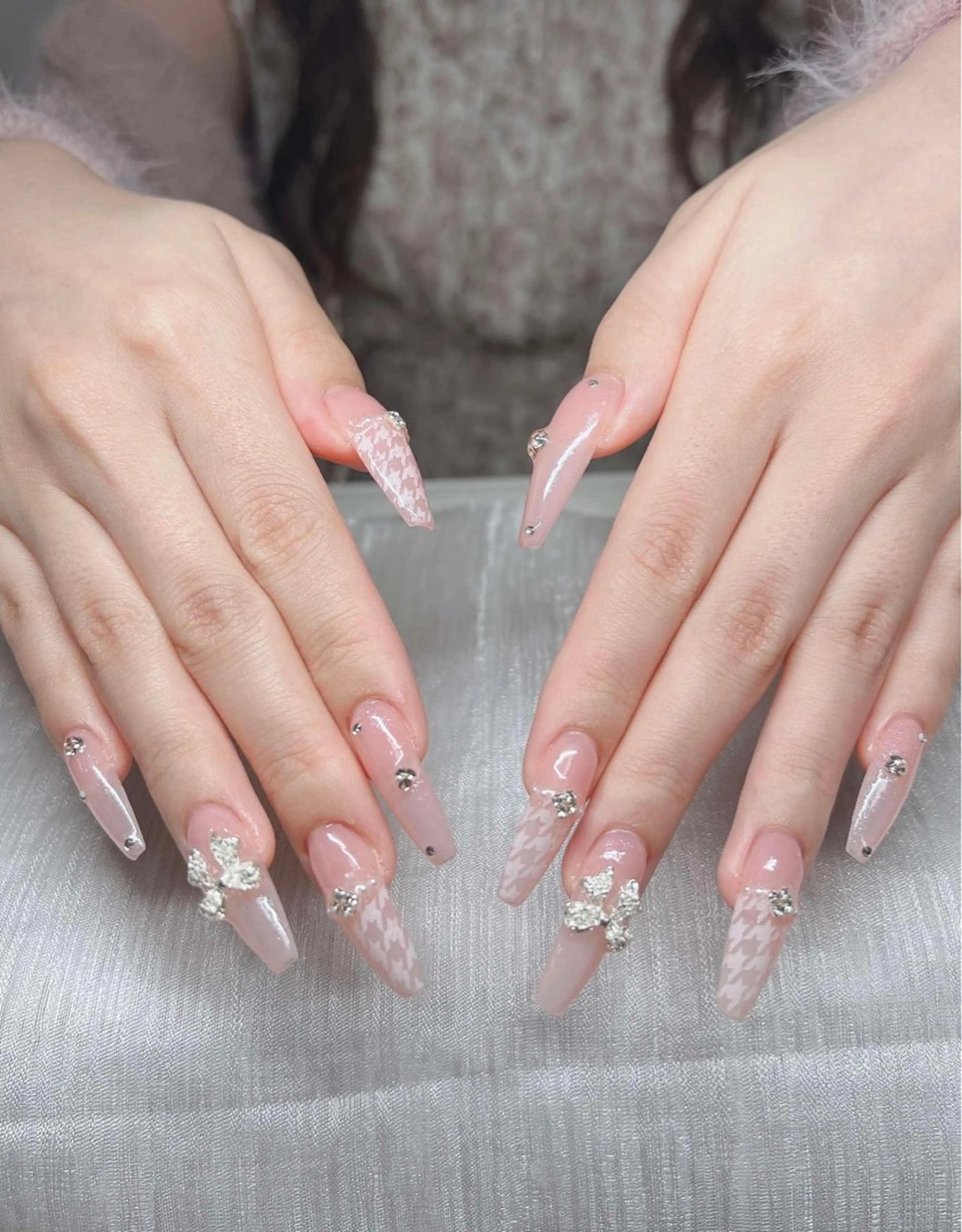 ネイル 長さ出し グラデーション 卒業式 キラキラネイル マグネットネイル Lee Nailsのネイルデザイン