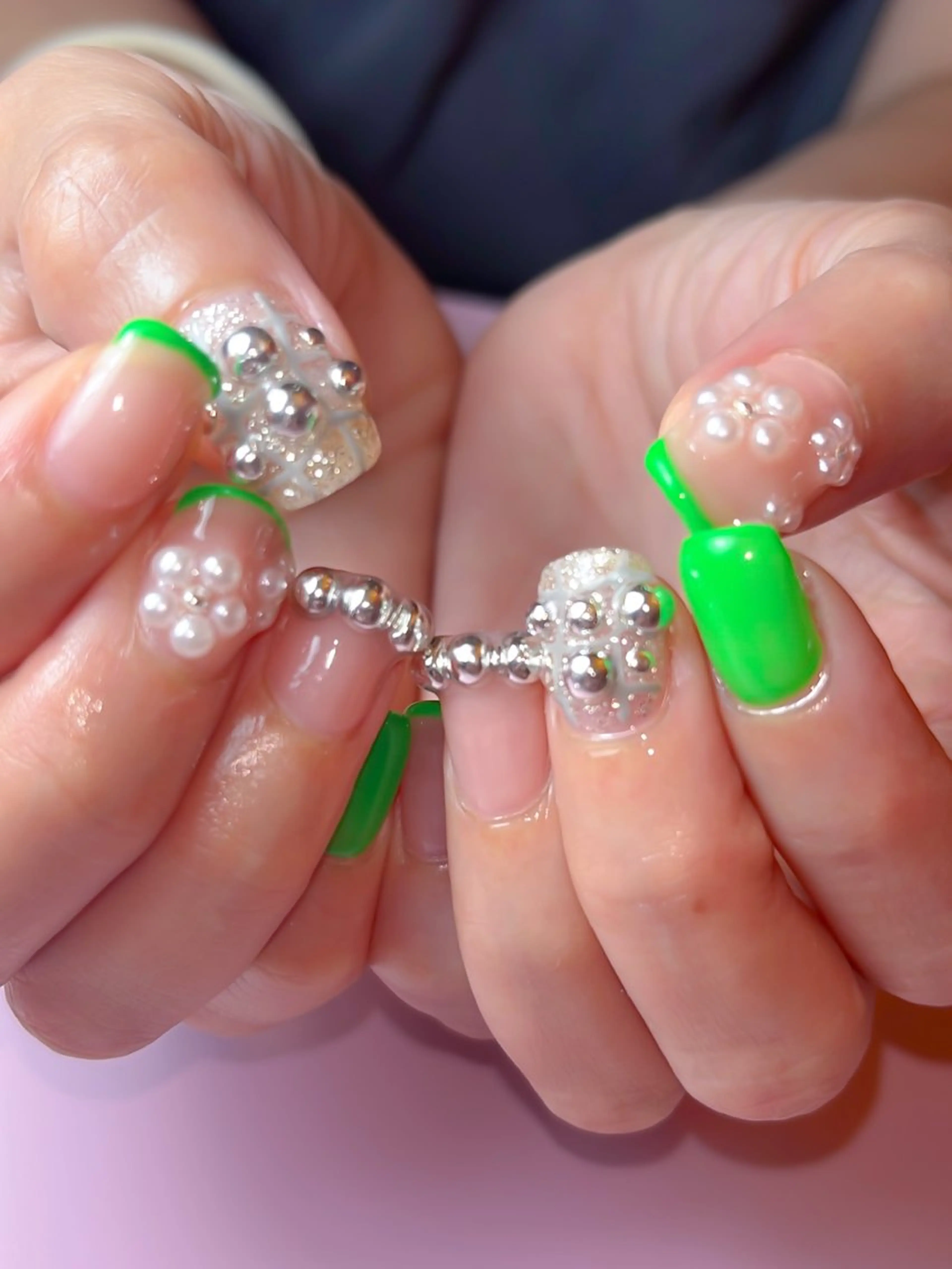 ネイル グリーン ハンドネイル ハンドケア ナツインフィニティ ネイルズ（なつ）のネイルデザイン