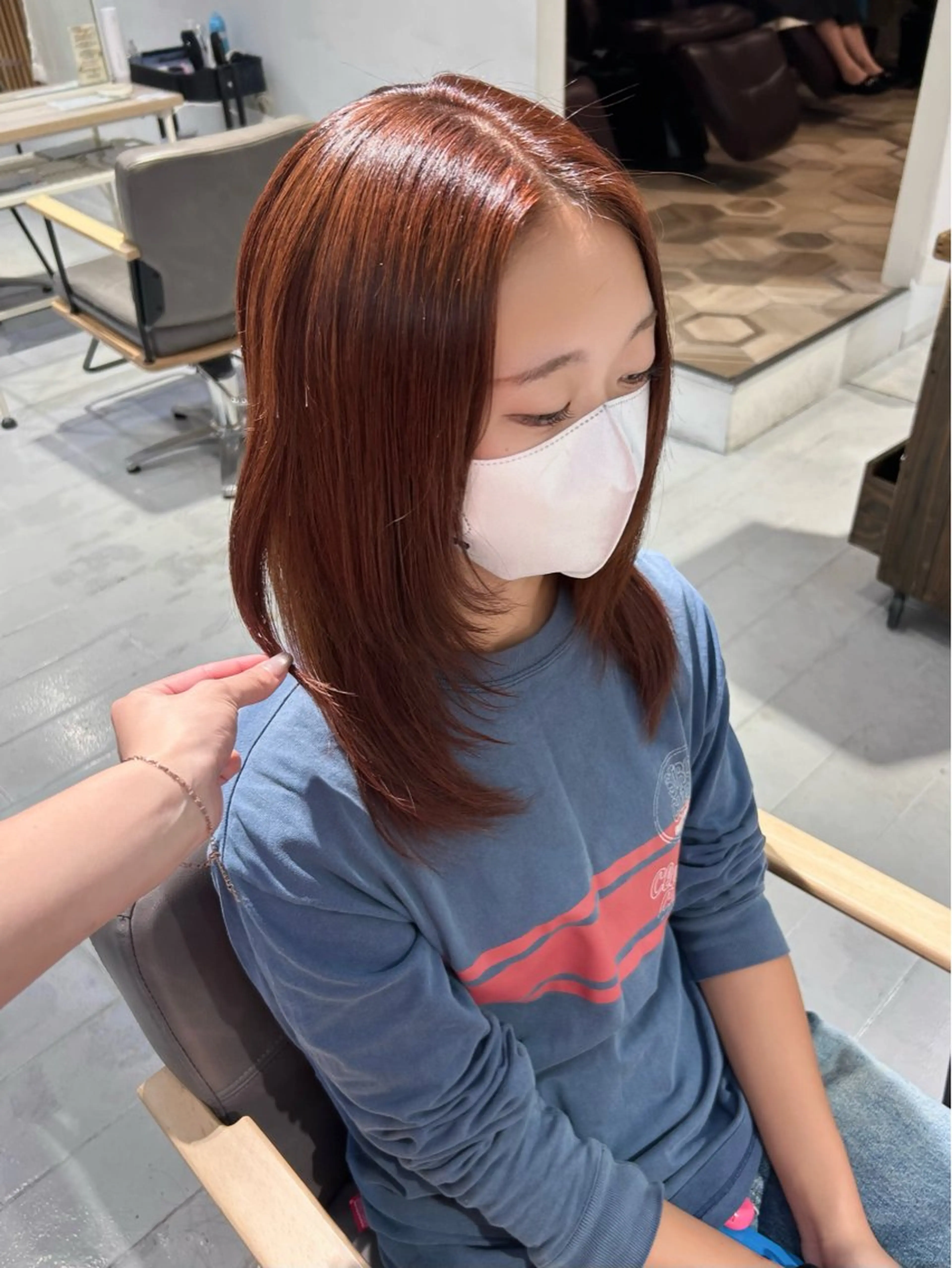 セミロング カラー ブラウンカラー オレンジ オレンジブラウン レイヤーカット カット ヘアカラー トリートメント レイヤーカット🐺 hina🩶のヘアスタイル