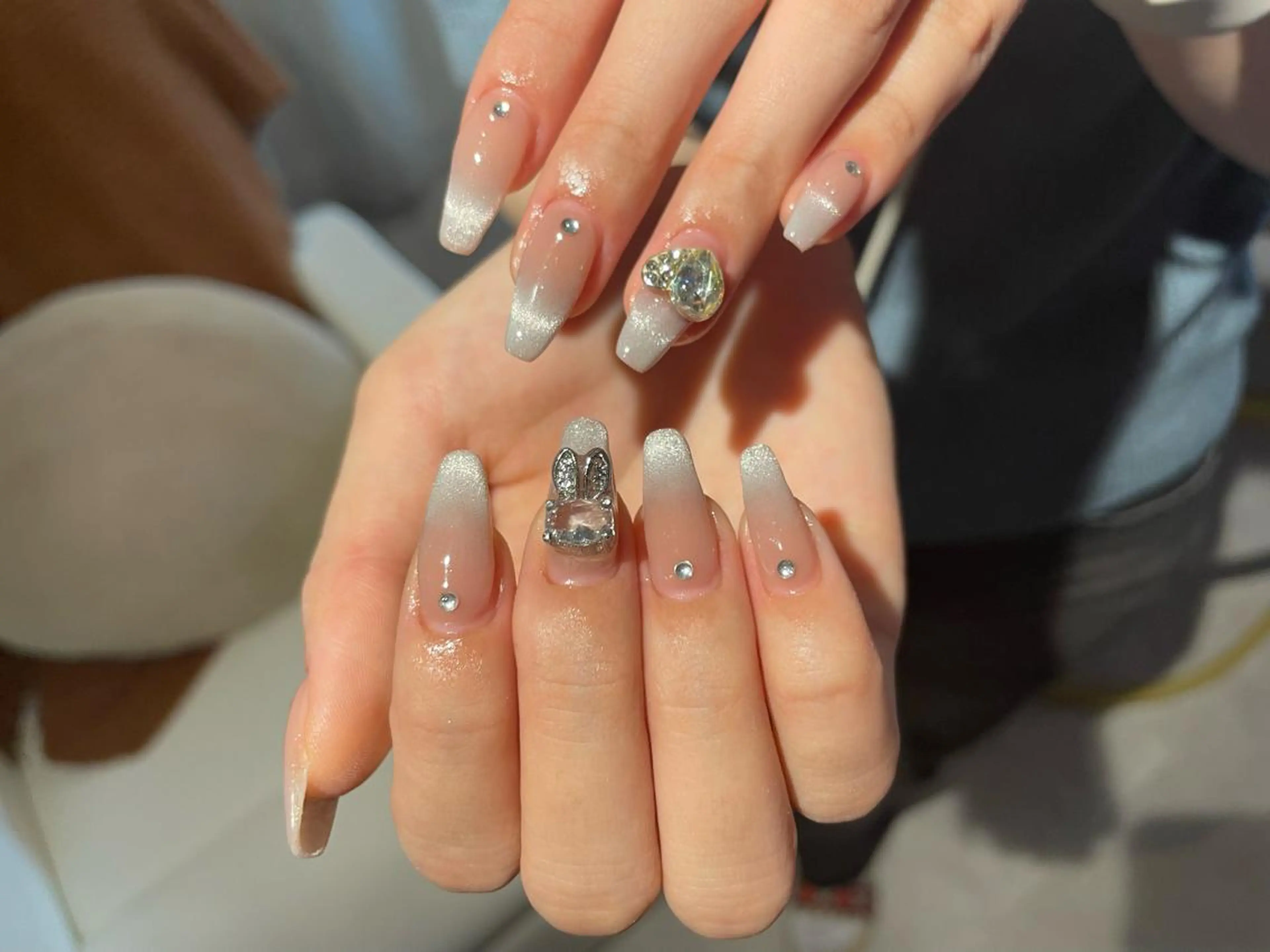 ネイル アイブロウ 眉カラー オーロラネイル 長さ出し フラワーネイル フットネイル 大塚眉毛|ハンドケア |肌管理の眉毛・アイブロウイメージ