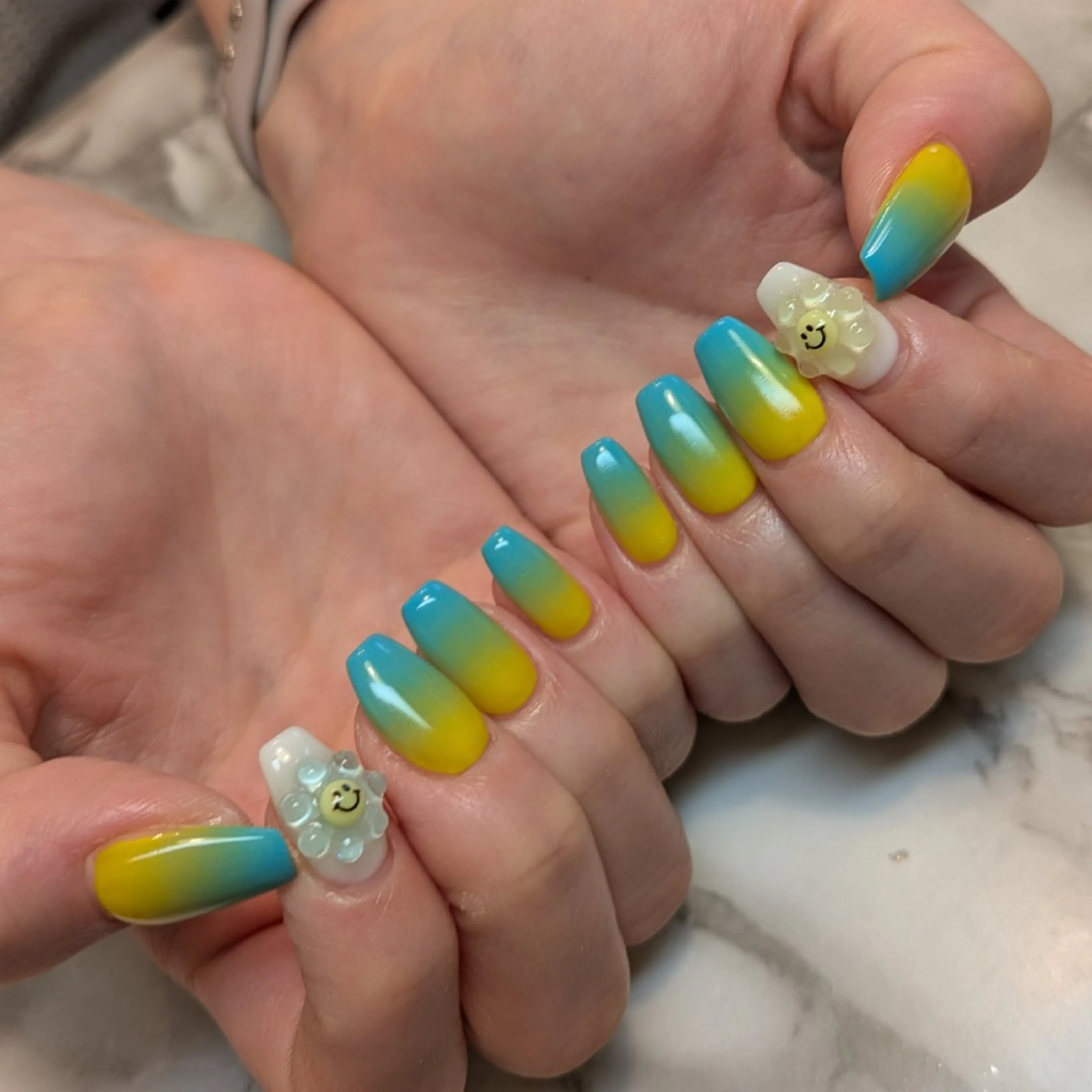 ネイル グラデーション ジェヌインネイル 河内のネイルデザイン