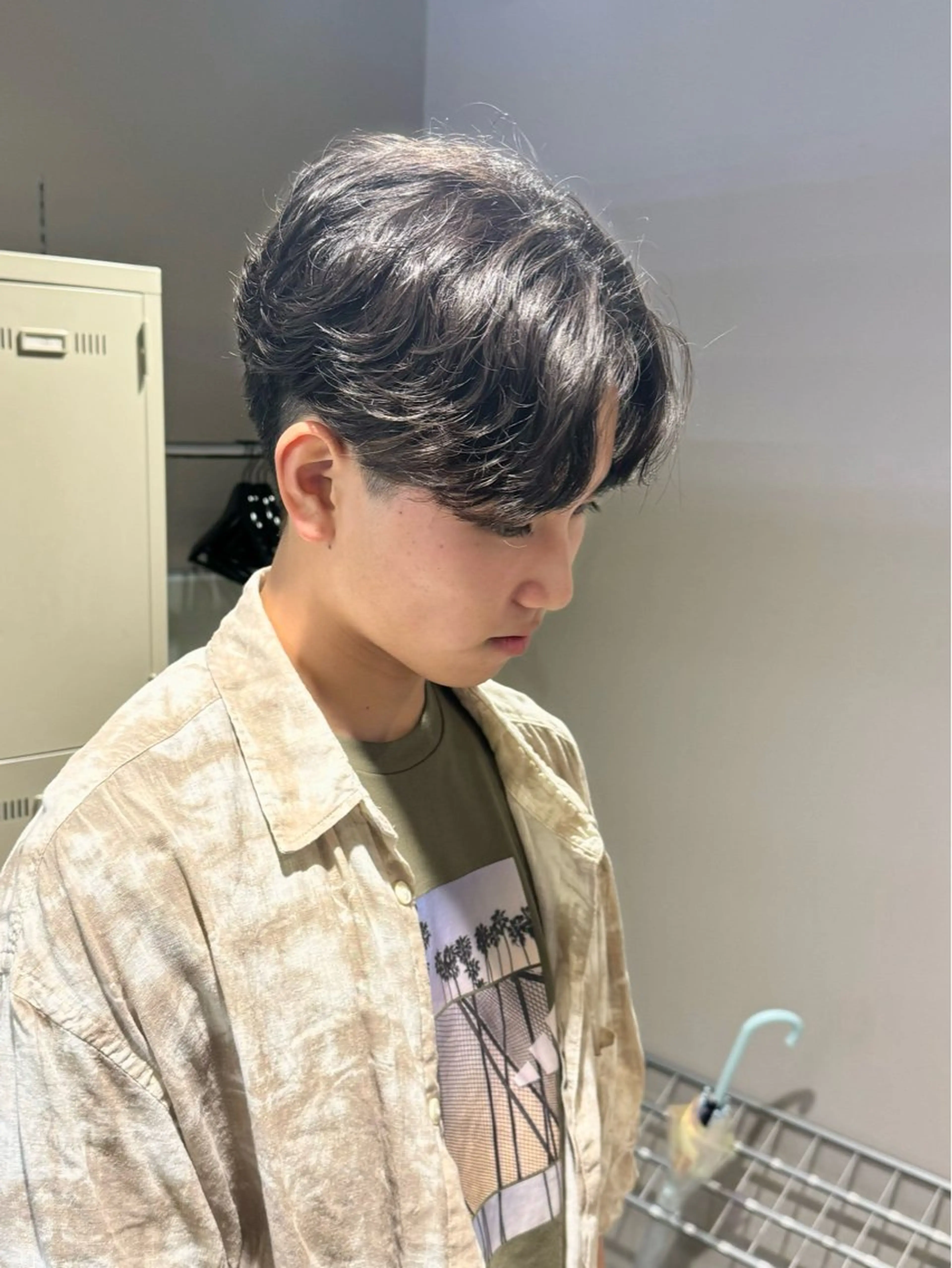 ショート パーマ ヘアアレンジ メンズ フェザーパーマ メンズパーマ ヘアカラー パーマ トリートメント ヘアセット 艶カラー の達人のヘアスタイル