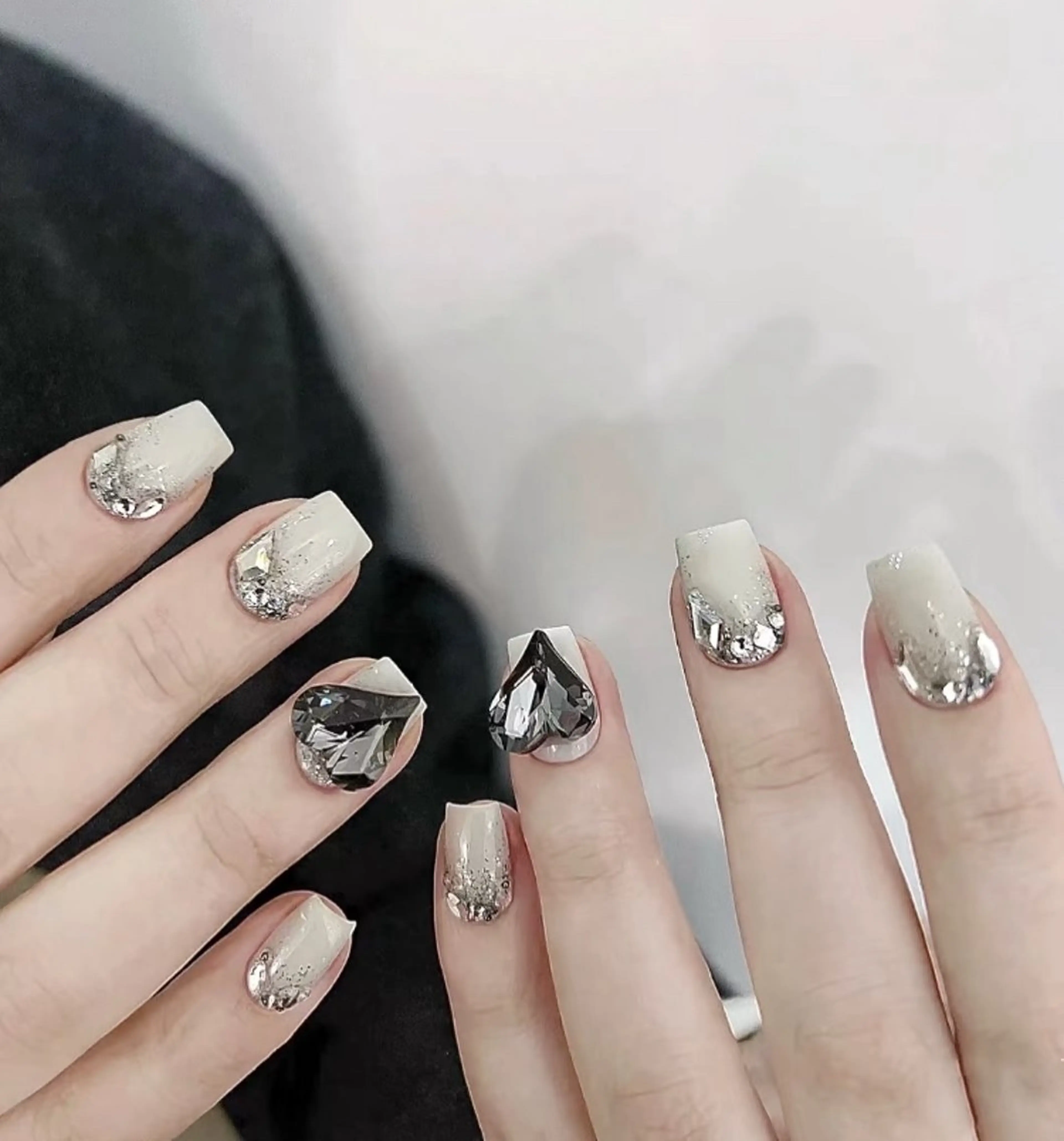 ネイル ハンドネイル THE ONE 山本のネイルデザイン