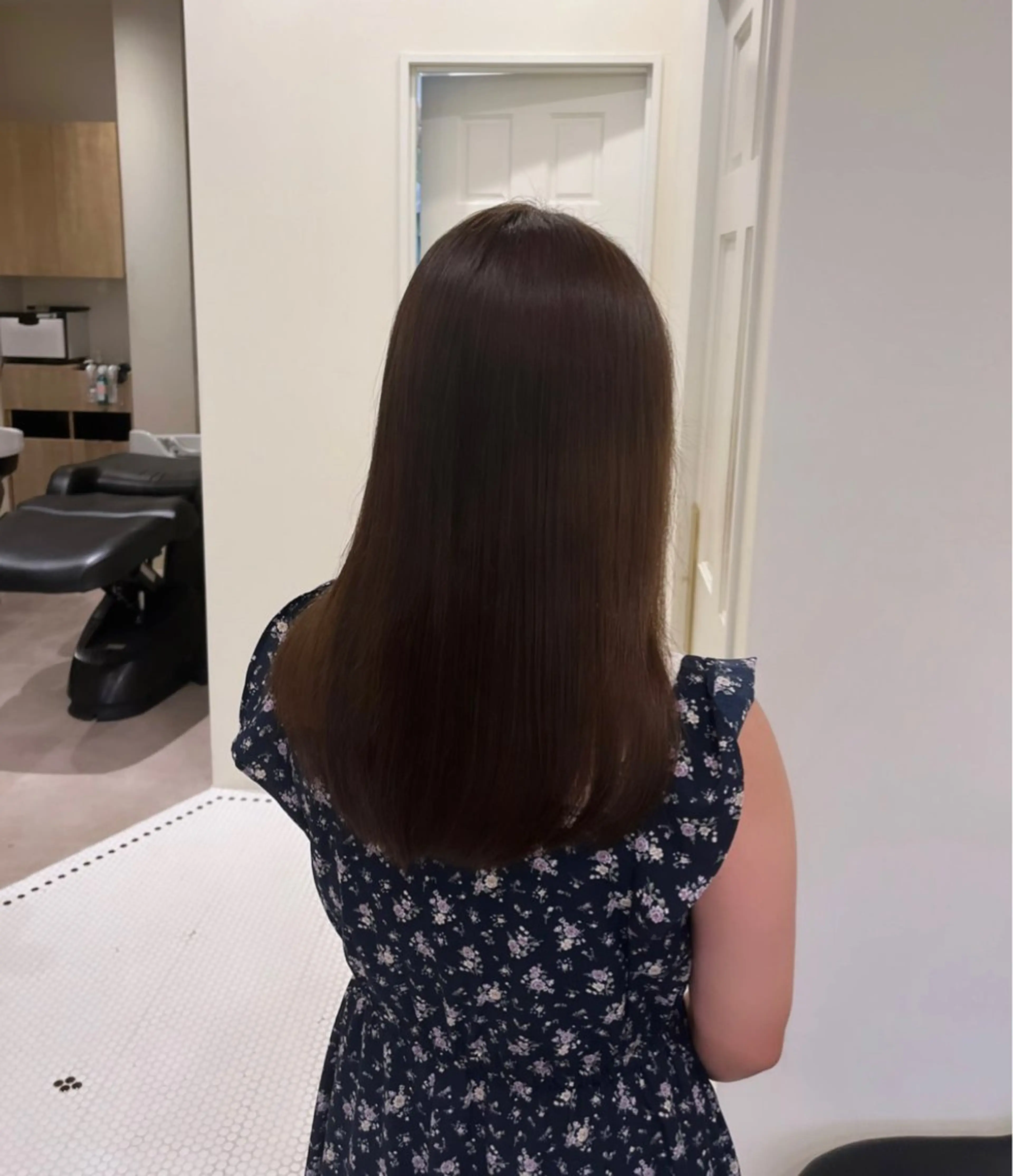 ロング カラー ブラウンカラー オリーブブラウン ヘアカラー トリートメント りく　レイヤーカット ケアブリーチのヘアスタイル