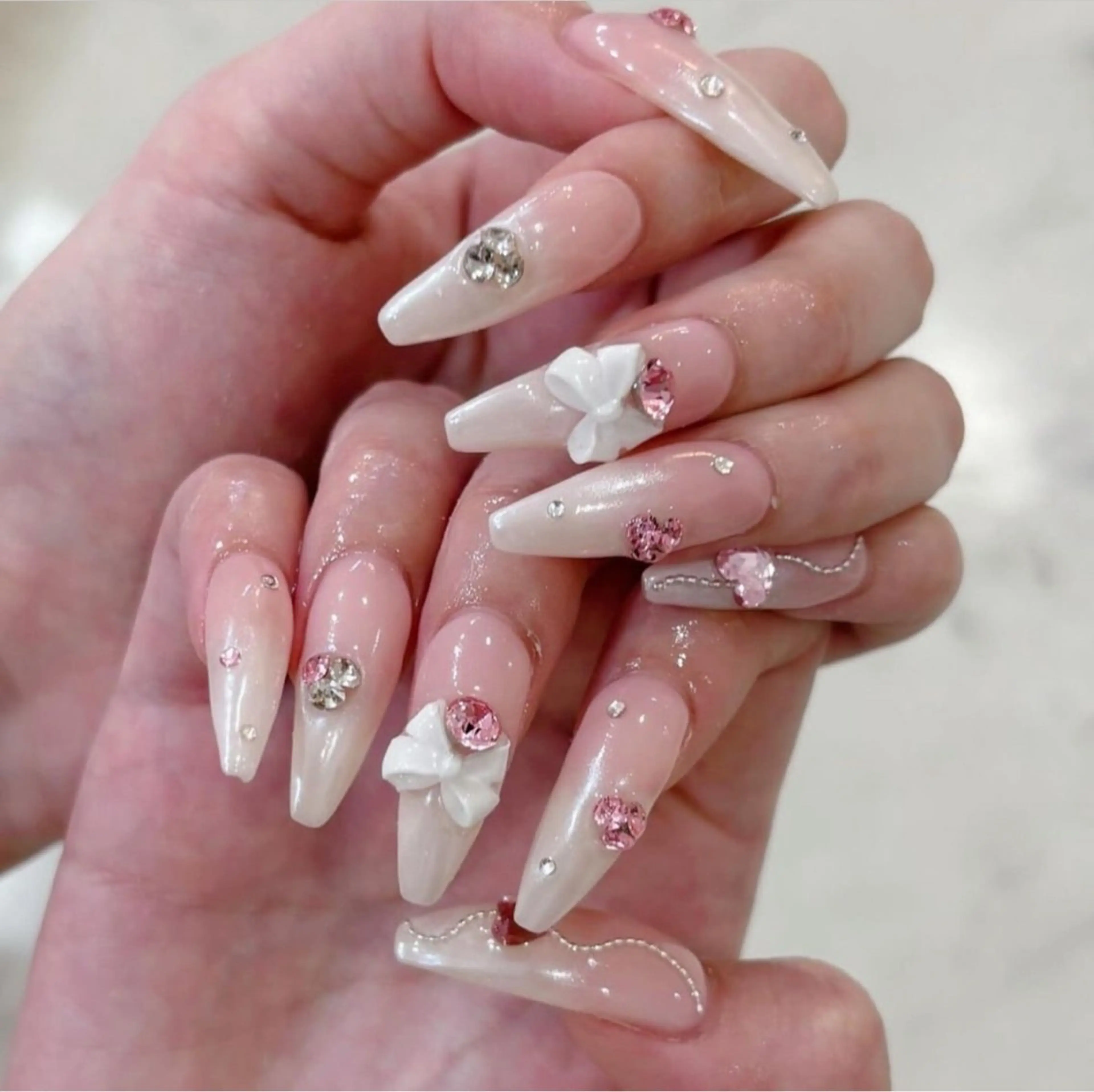 ネイル 成人式 ロングネイル マグネットネイル 大理石ネイル(マーブル) リボン ハンドネイル Amee Nail Salonのネイルデザイン