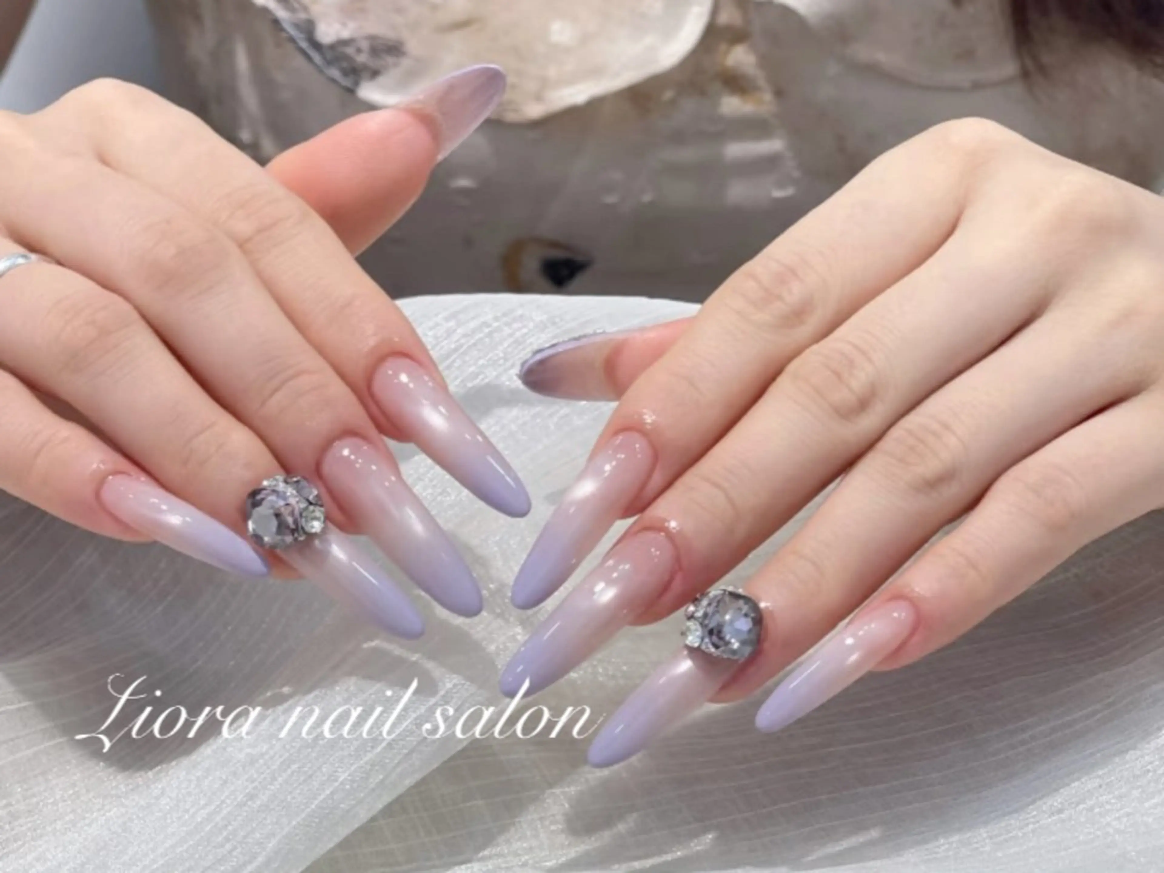 ネイル フレンチネイル ジェルネイル ガーリー グラデーション キラキラネイル ハンドネイル Liora nail 1のネイルデザイン