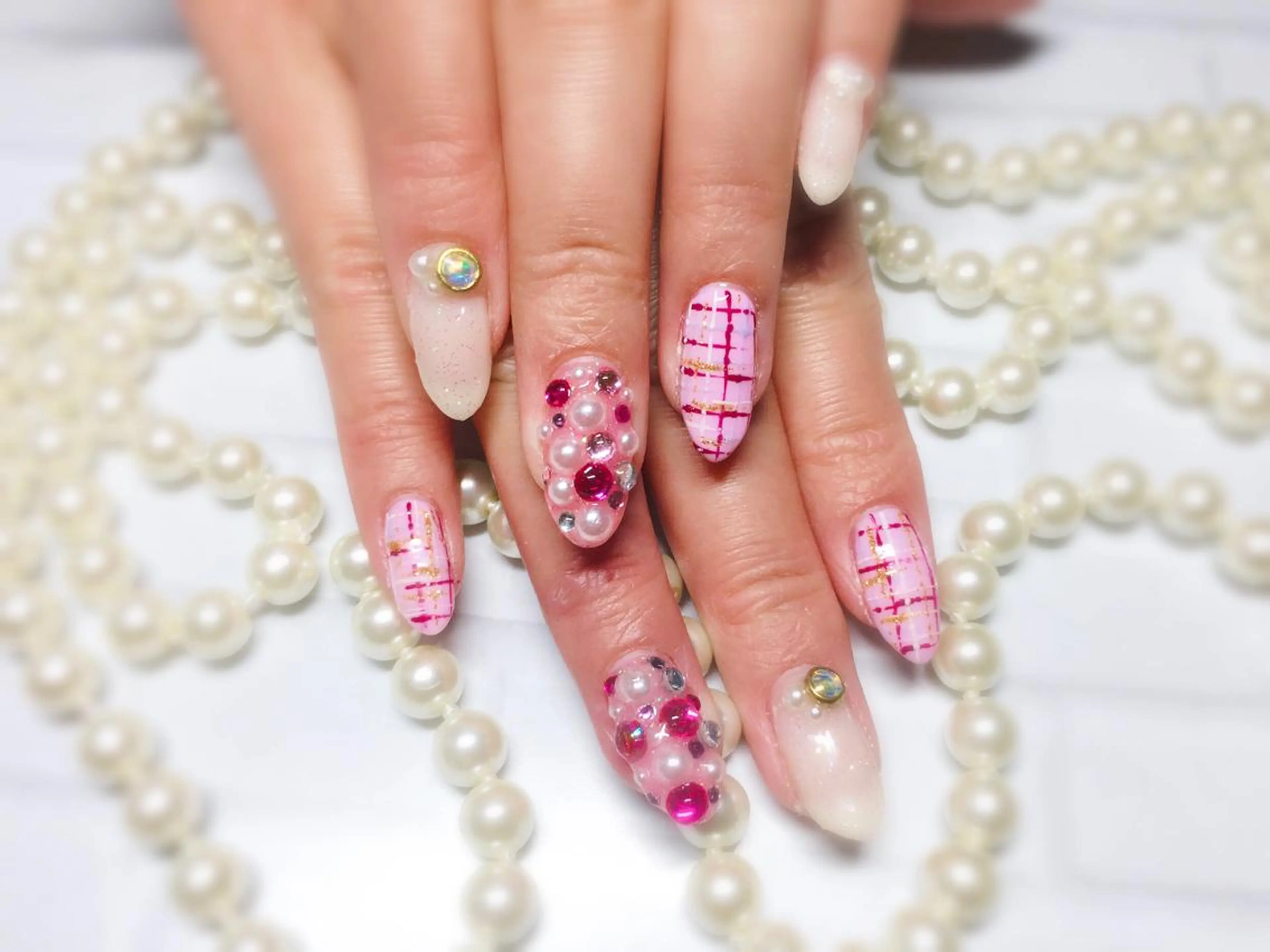 ネイル ピンク ツイードネイル ハンドネイル ハンドケア ネイルサロン HARRYS所属・ネイル･脱毛サロン HARRYSのエステ・リラクイメージ