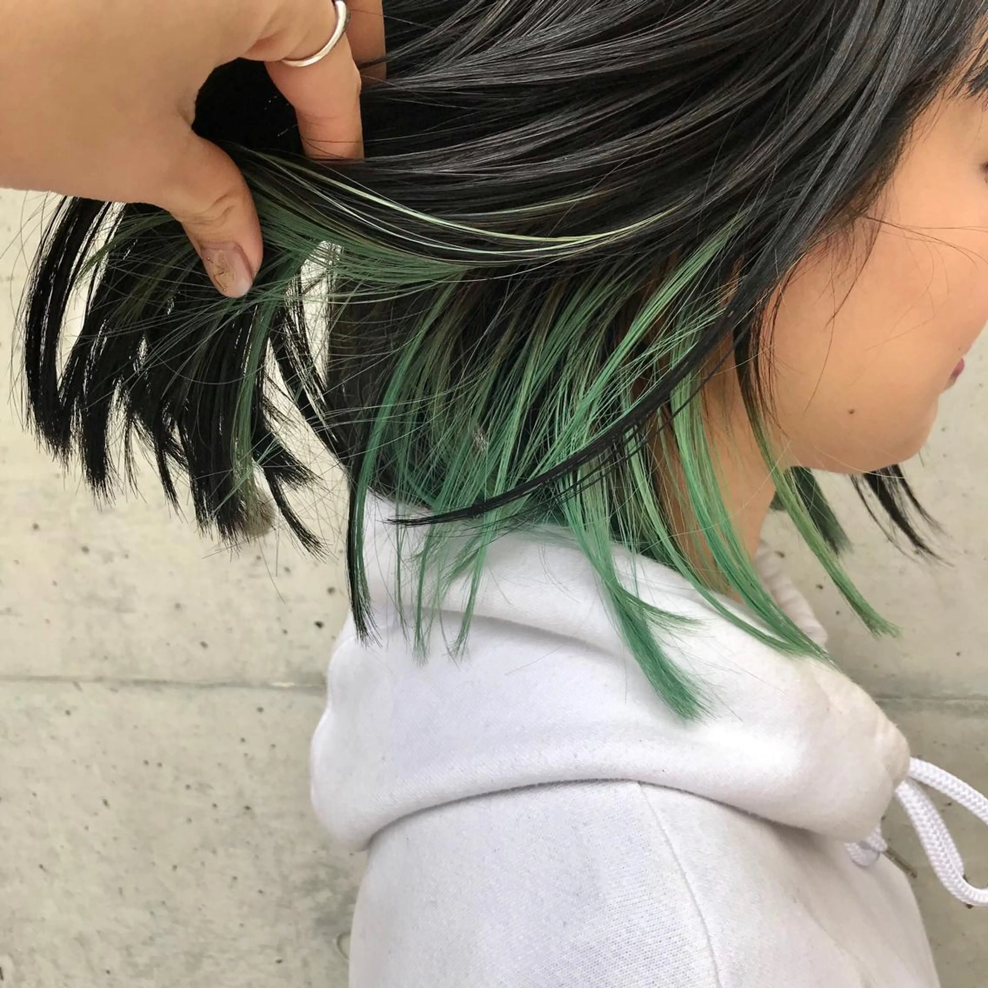 ミディアム カラー moana surfriderのヘアスタイル