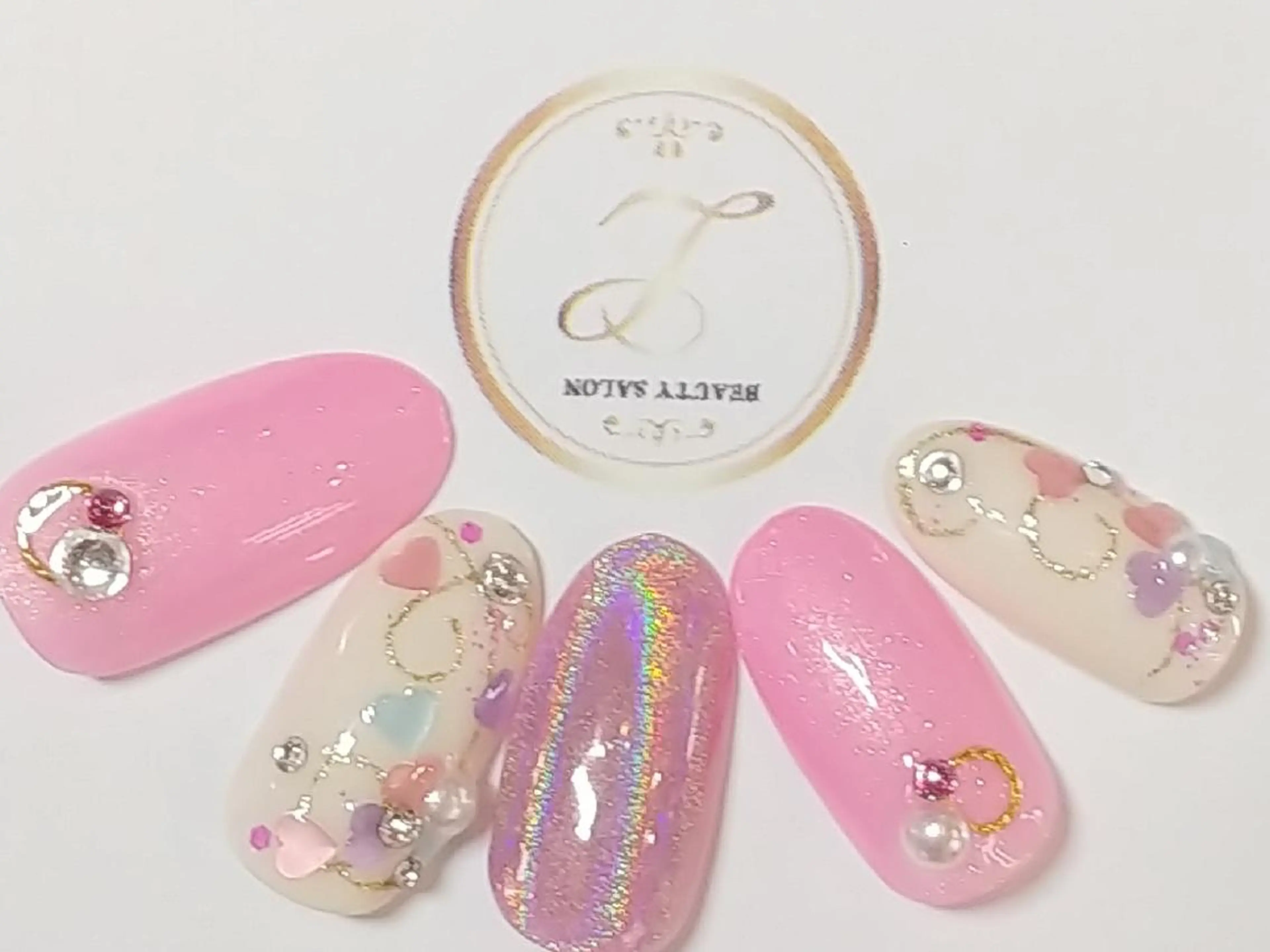 ネイル ハート ホログラムネイル バレンタイン nail salon lux所属・ネイリスト yukaのネイルデザイン