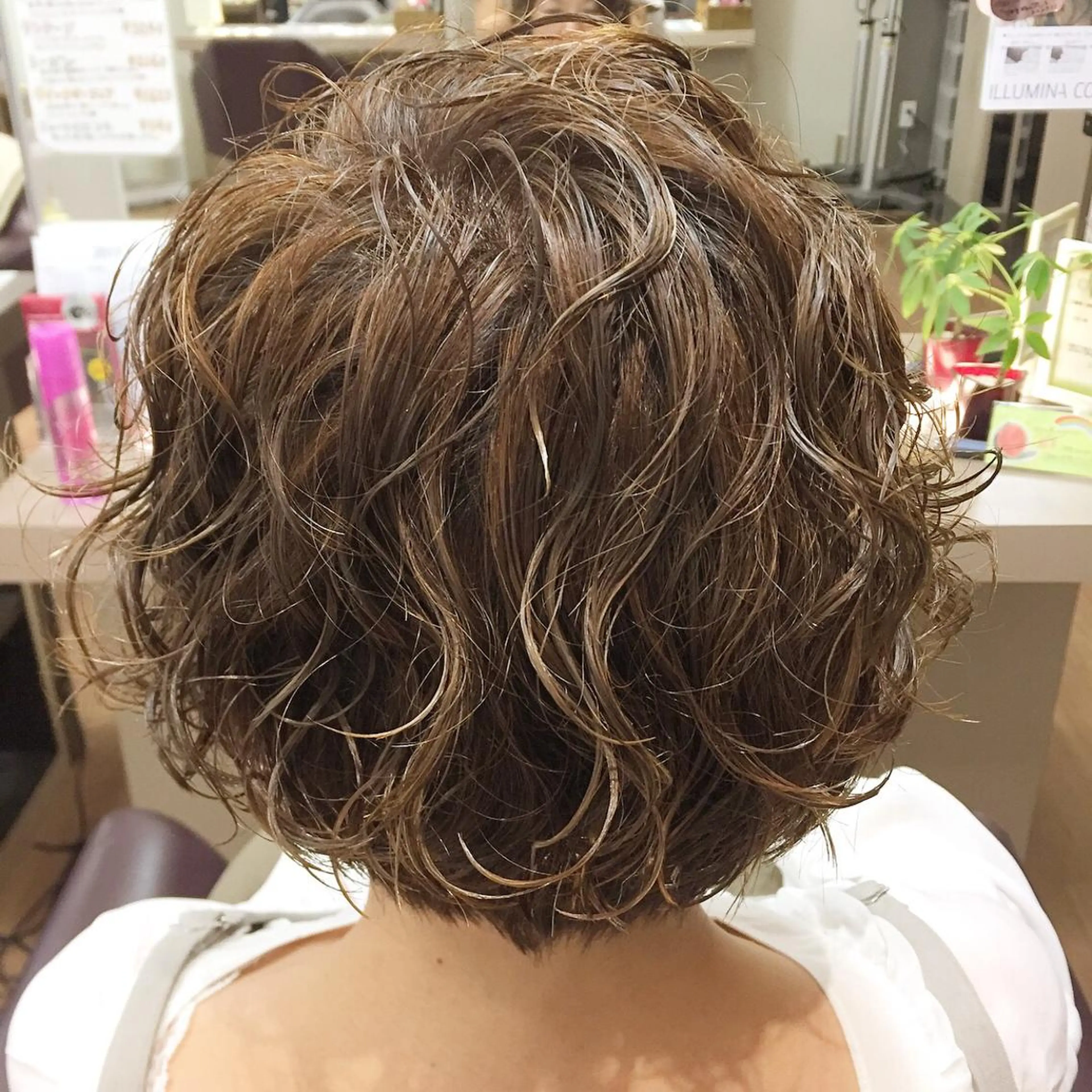ショート カラー パーマ ハイライトカラー ハイライト 三橋 和希のヘアスタイル
