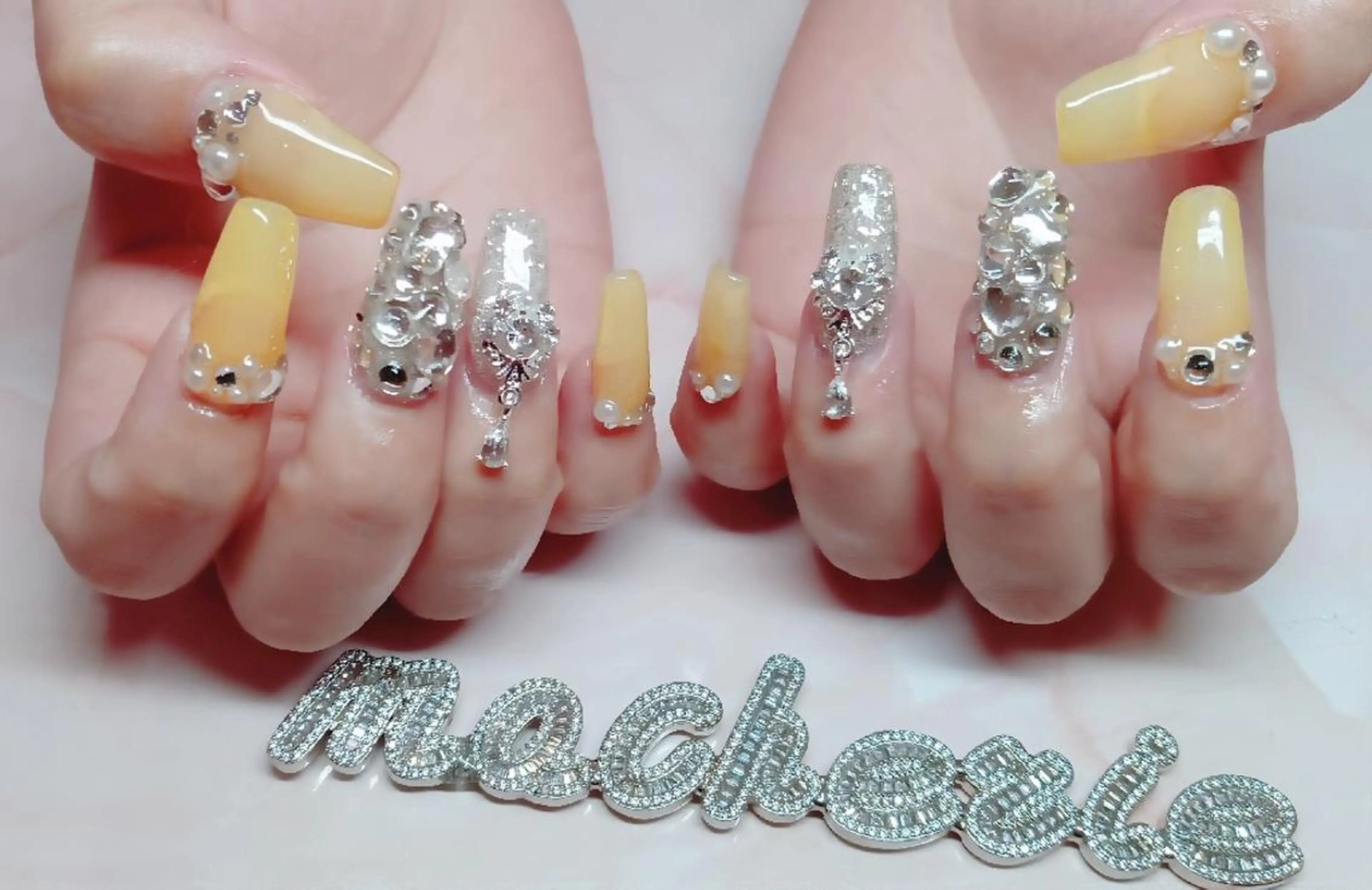 ネイル キラキラネイル 黄色 ハンドネイル Nail Salon macherieのネイルデザイン