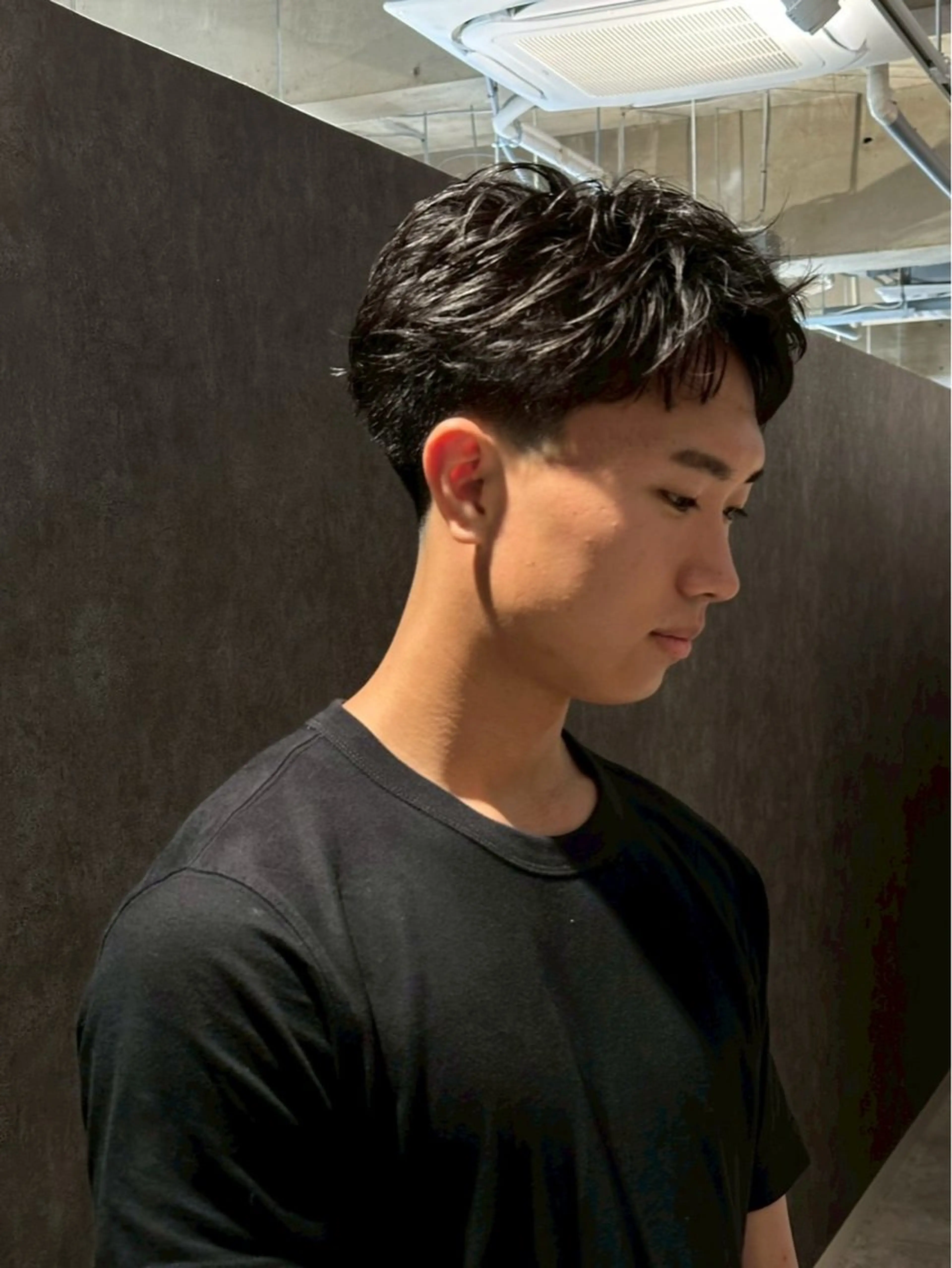ショート メンズ メンズブリーチ センターパート フェードカット フェザーパーマ メンズハイライト 金山駅前/メンズ パーマ/真柄 恒輝のヘアスタイル