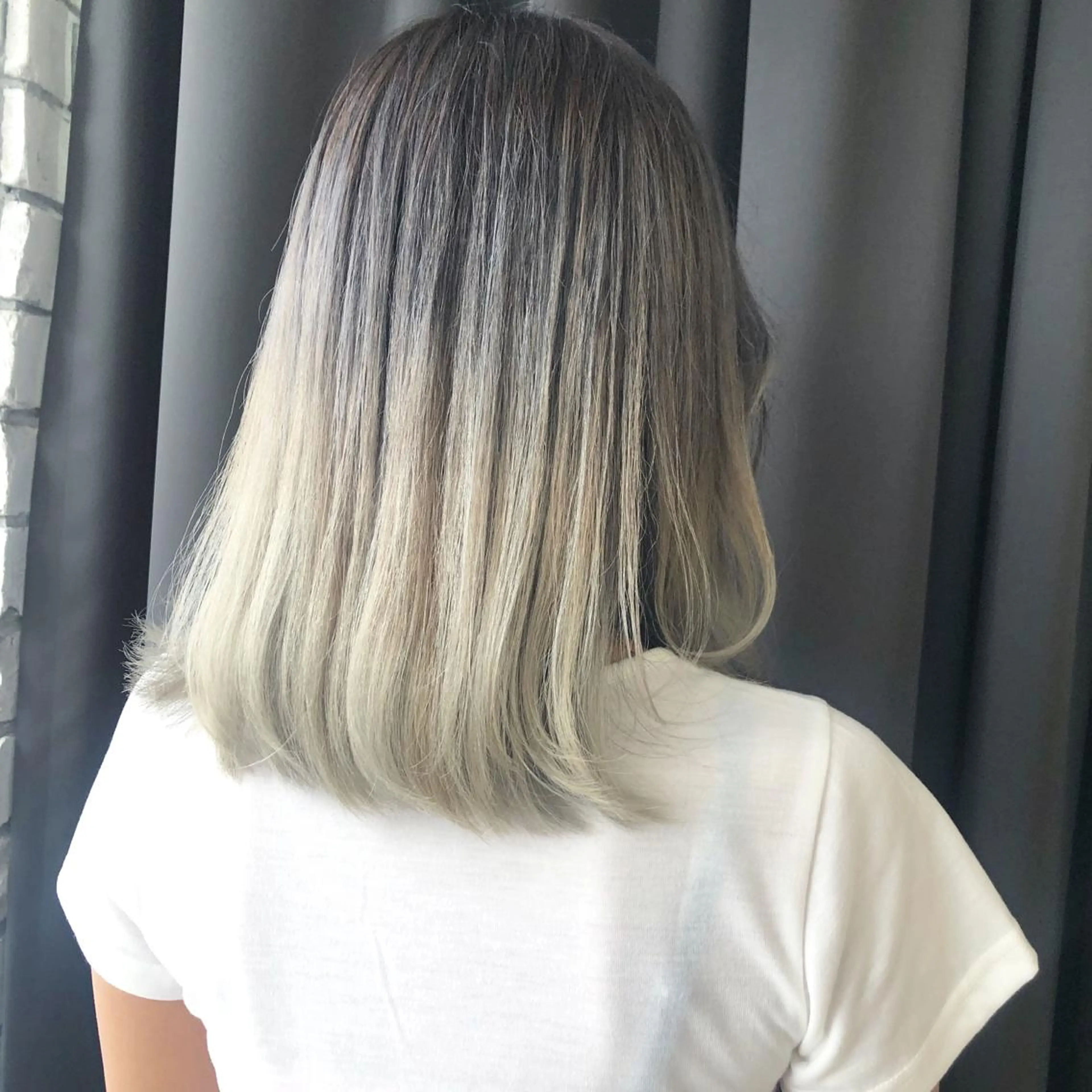 セミロング カラー バレイヤージュ レイヤーカット ORIKA 美容室のヘアスタイル