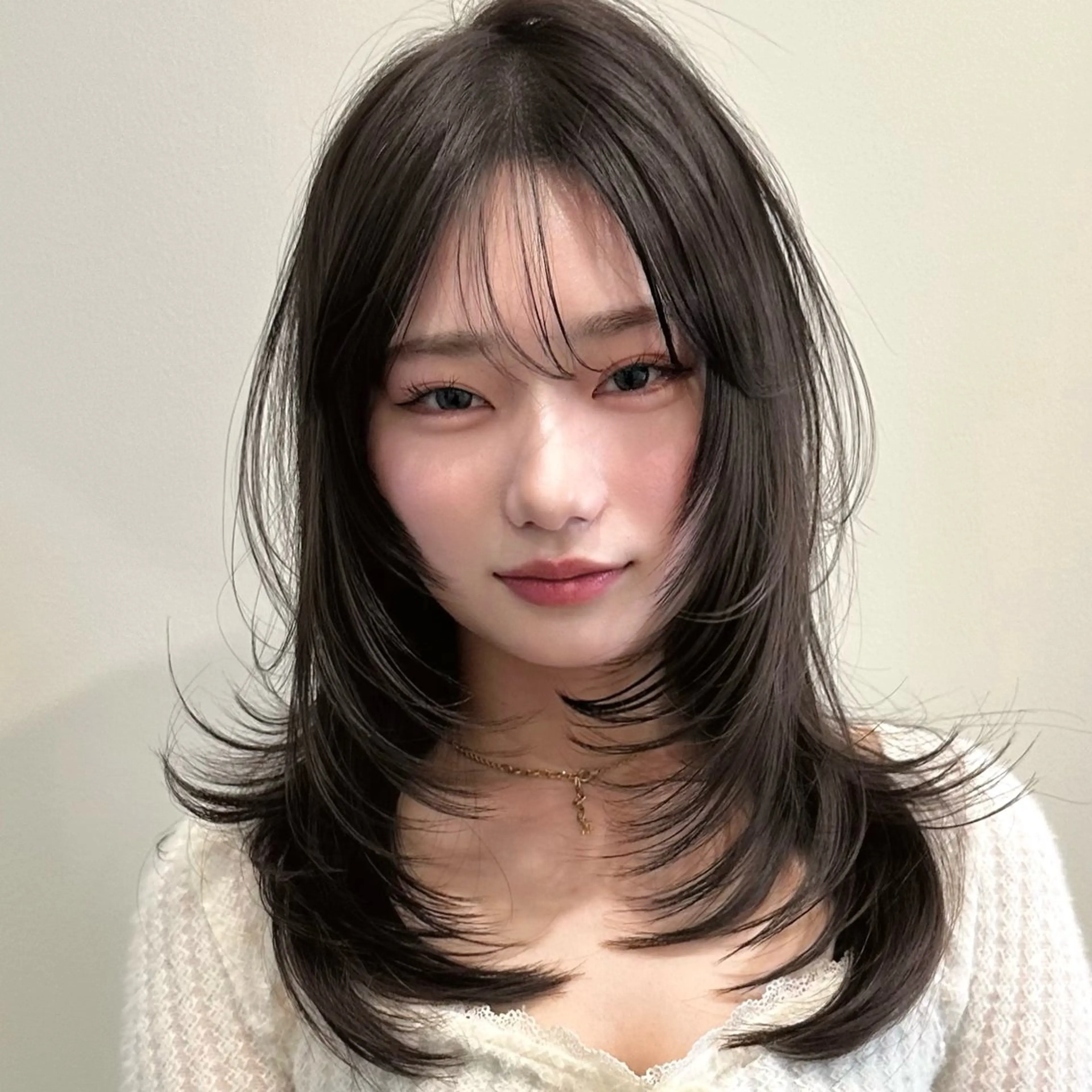 ミディアム カット ヘアカラー トリートメント 🌹ハッシュカット、 レイヤー韓国ヘア🌹のヘアスタイル