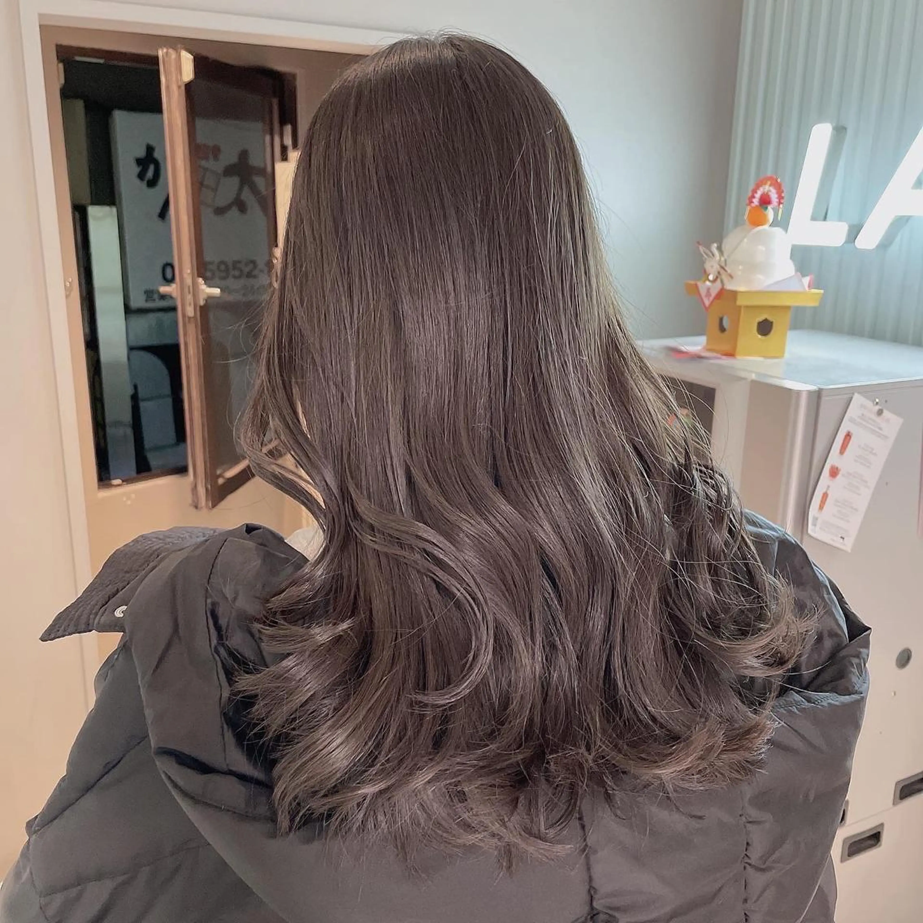 セミロング カラー カット 縮毛矯正 トリートメント 透明感・トレンドヘア 🫧SENDAI🫧のヘアスタイル