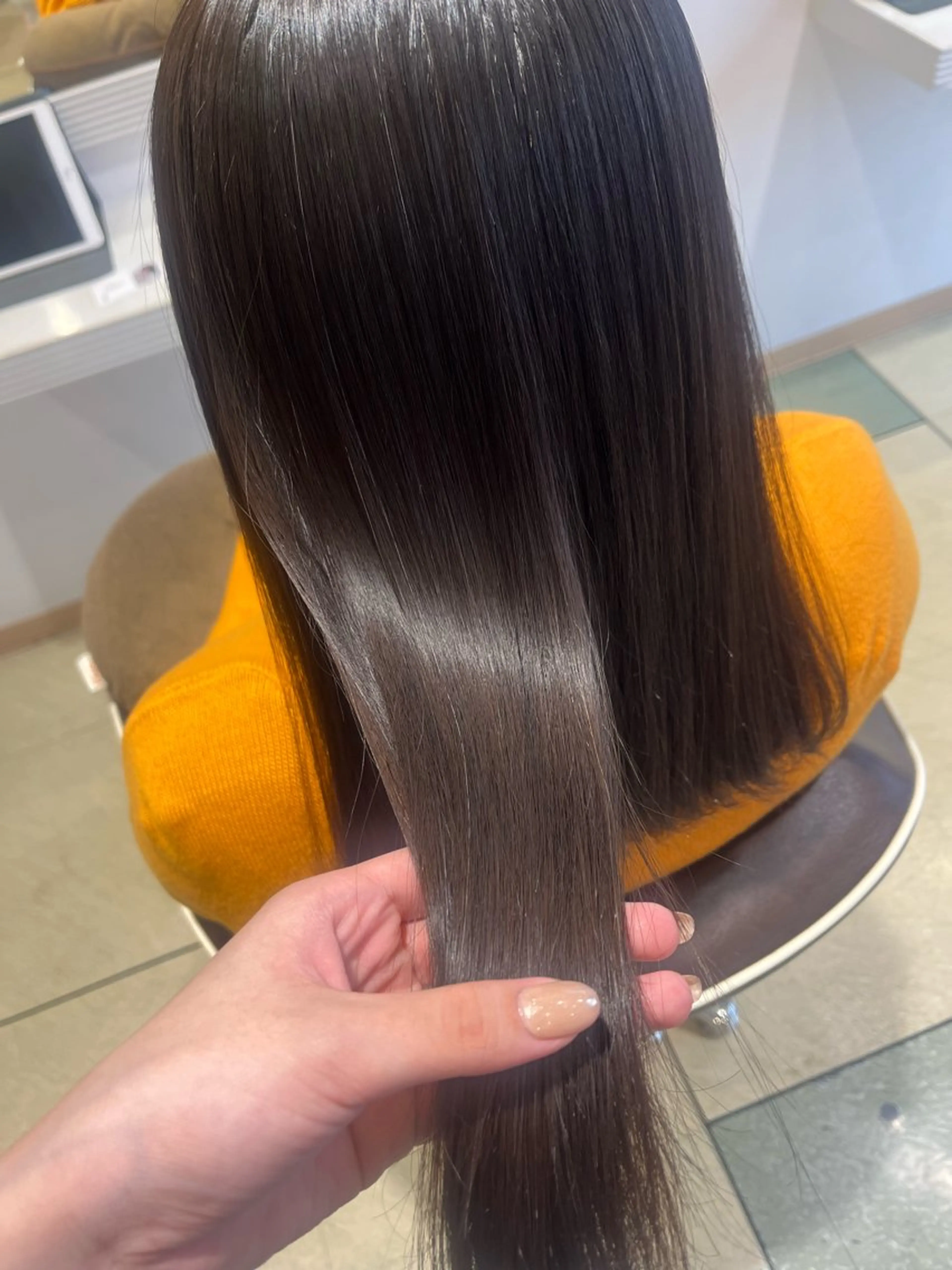 セミロング パーマ カット 縮毛矯正 トリートメント ベージュカラー⌇ くびれヘア.𐙚心音のヘアスタイル