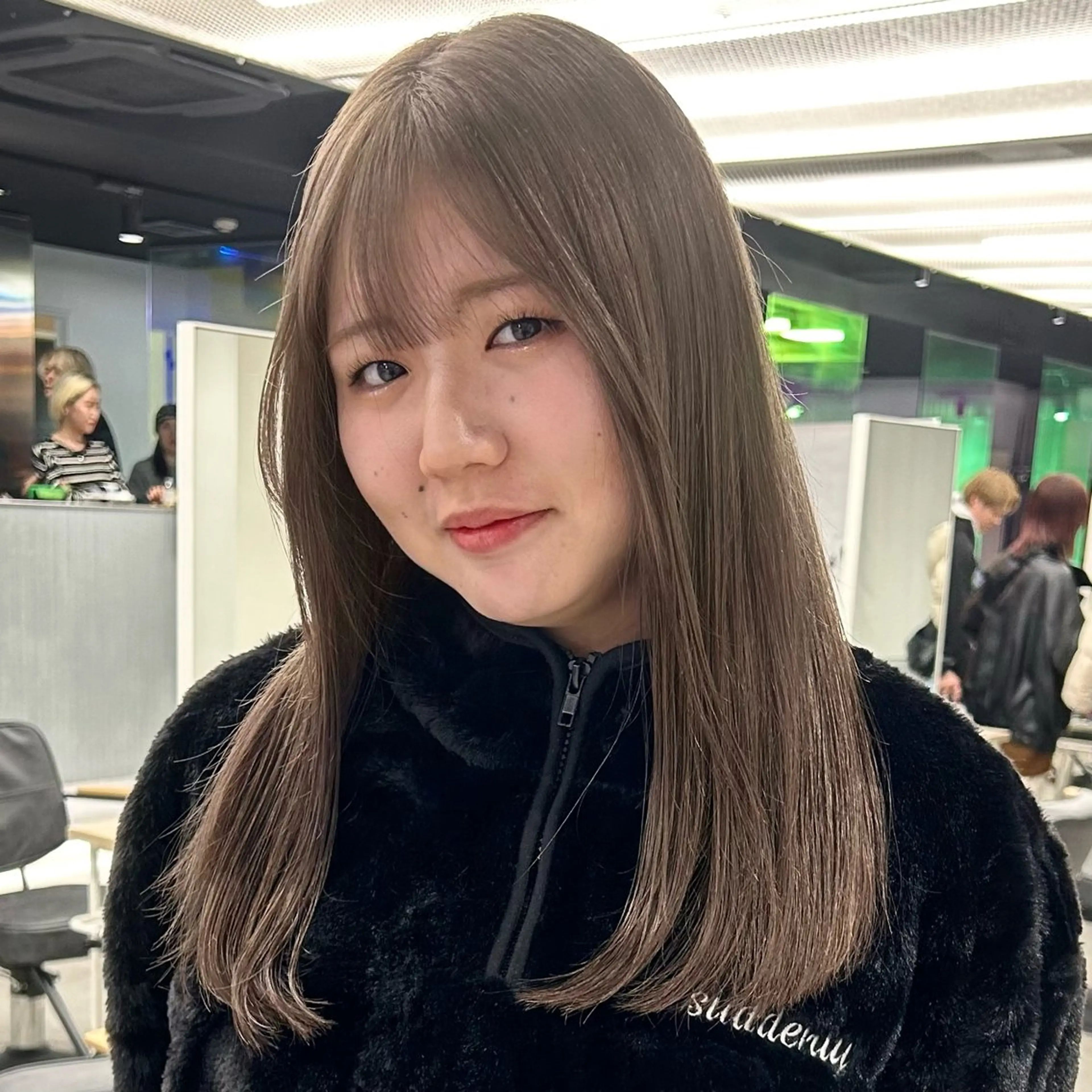 ロング カラー ブリーチ ケアブリーチ 透明感カラー ハイトーンカラー イルミナカラー ヘアカラー トリートメント メンズ/ボブ/パーマ /くるみのマツエク・マツパデザイン