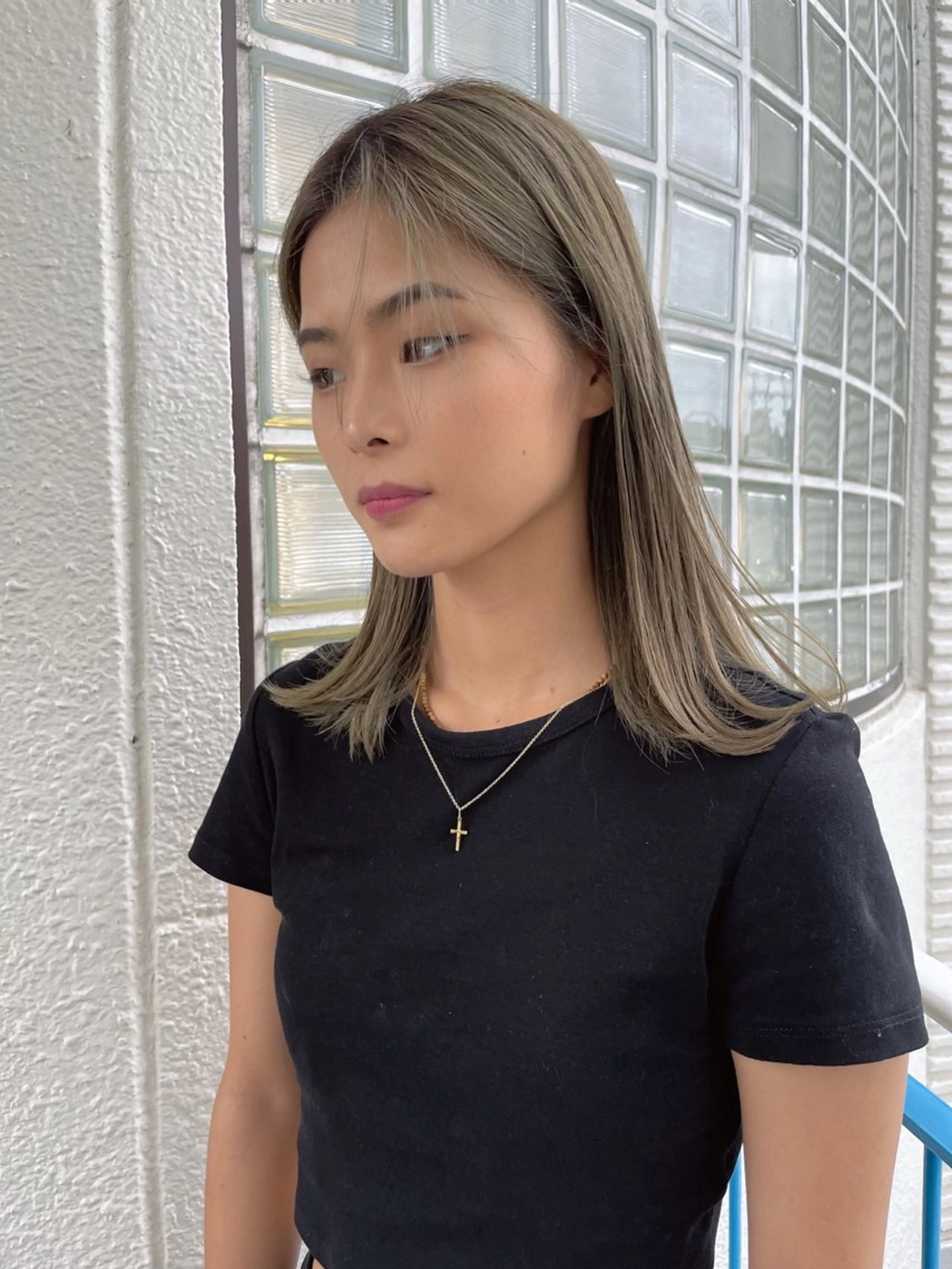 セミロング カラー JIEN MIUのヘアスタイル