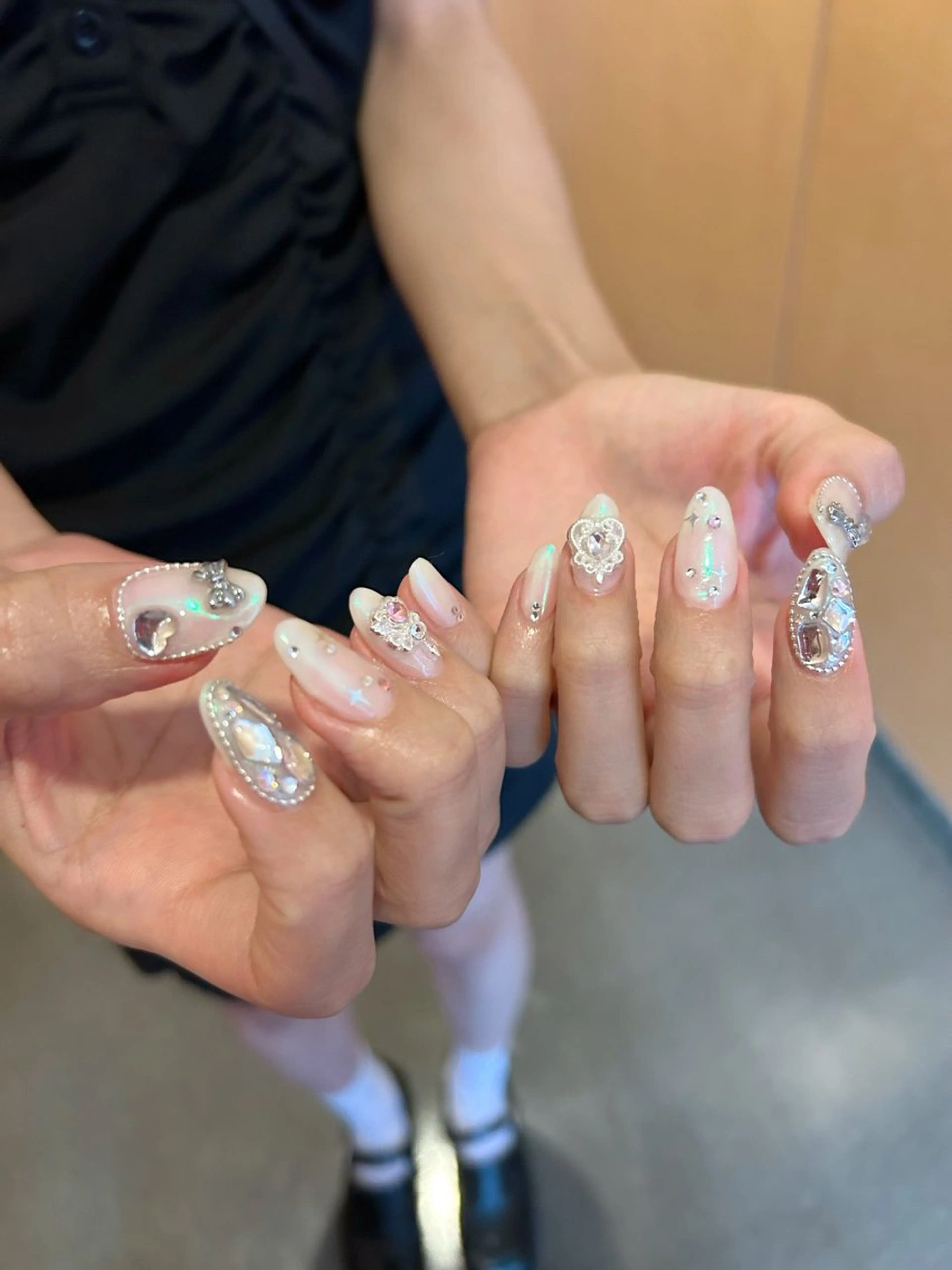 ネイル オーロラネイル 木戸 有佐のネイルデザイン