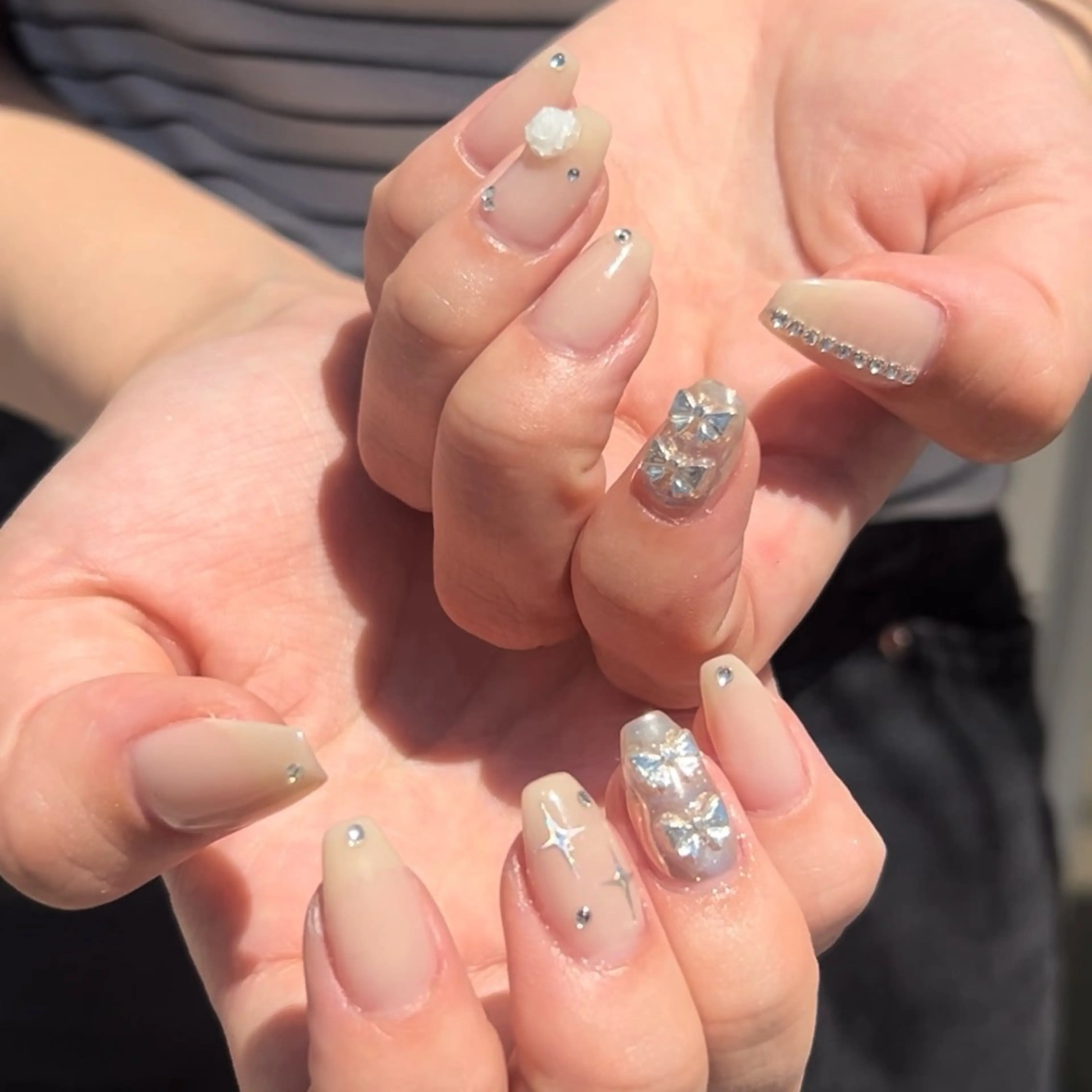 ネイル シルバー ハンドネイル plume. noaのネイルデザイン