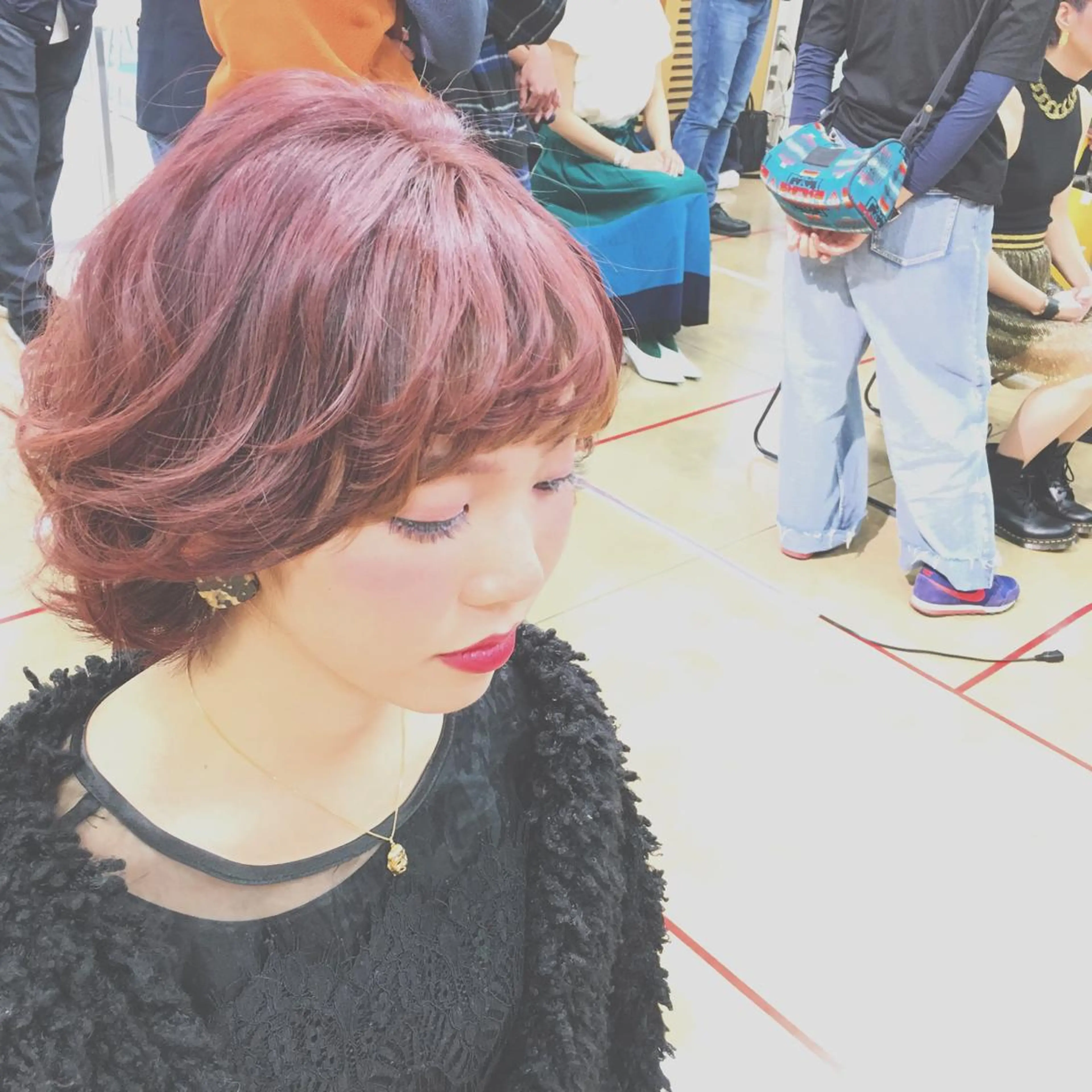 ショート カラー アッシュ ブリーチ カシス ピンクカラー てんま さやかのヘアスタイル