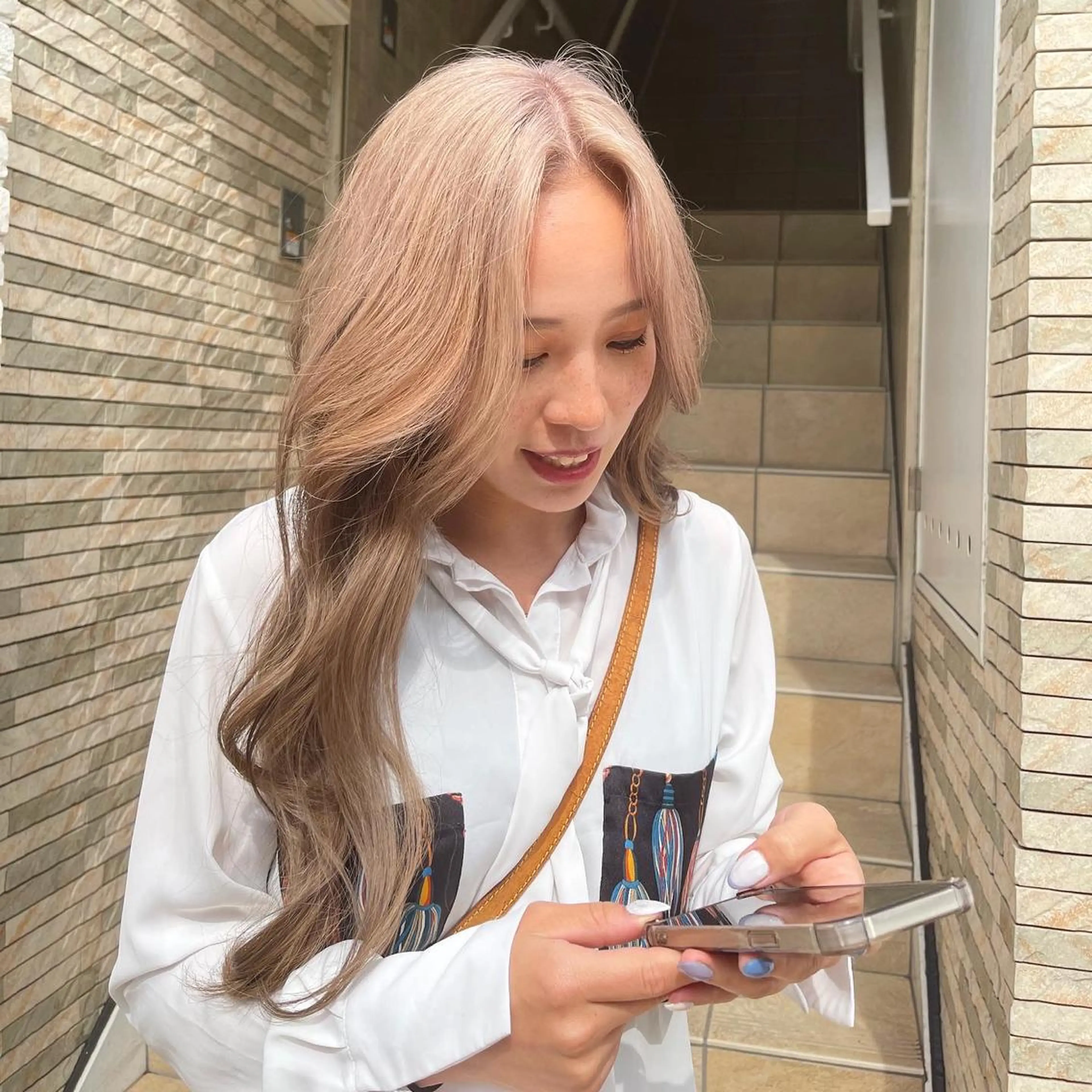 ロング カラー ベージュカラー ブリーチ CARE SHINSAIBASHI所属・縮毛・酸性ストレート 特化のヘアスタイル