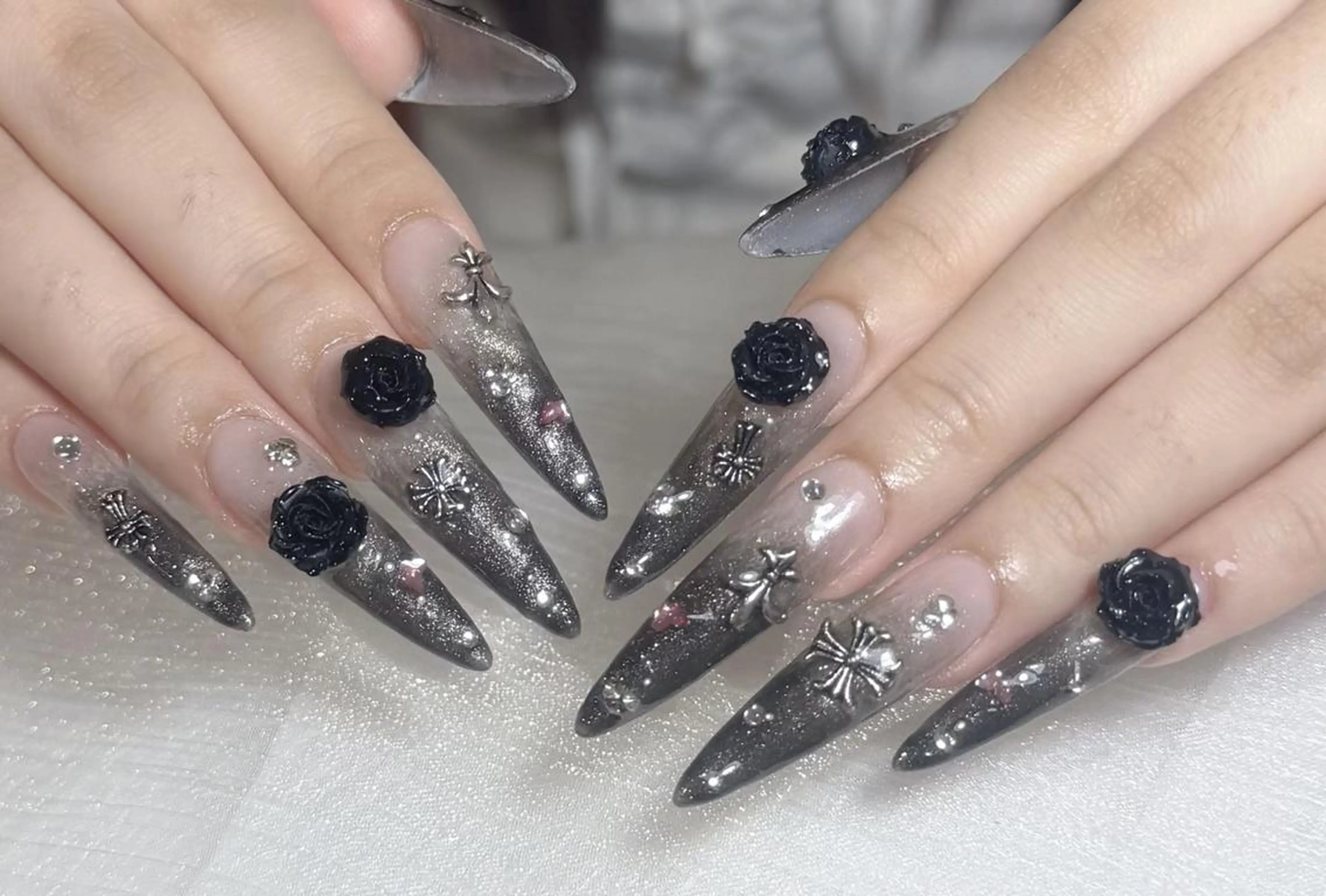 ネイル アートネイル オーロラネイル ガーリー キラキラネイル 韓国ネイル ハンドネイル Una NAILMANAMIのネイルデザイン