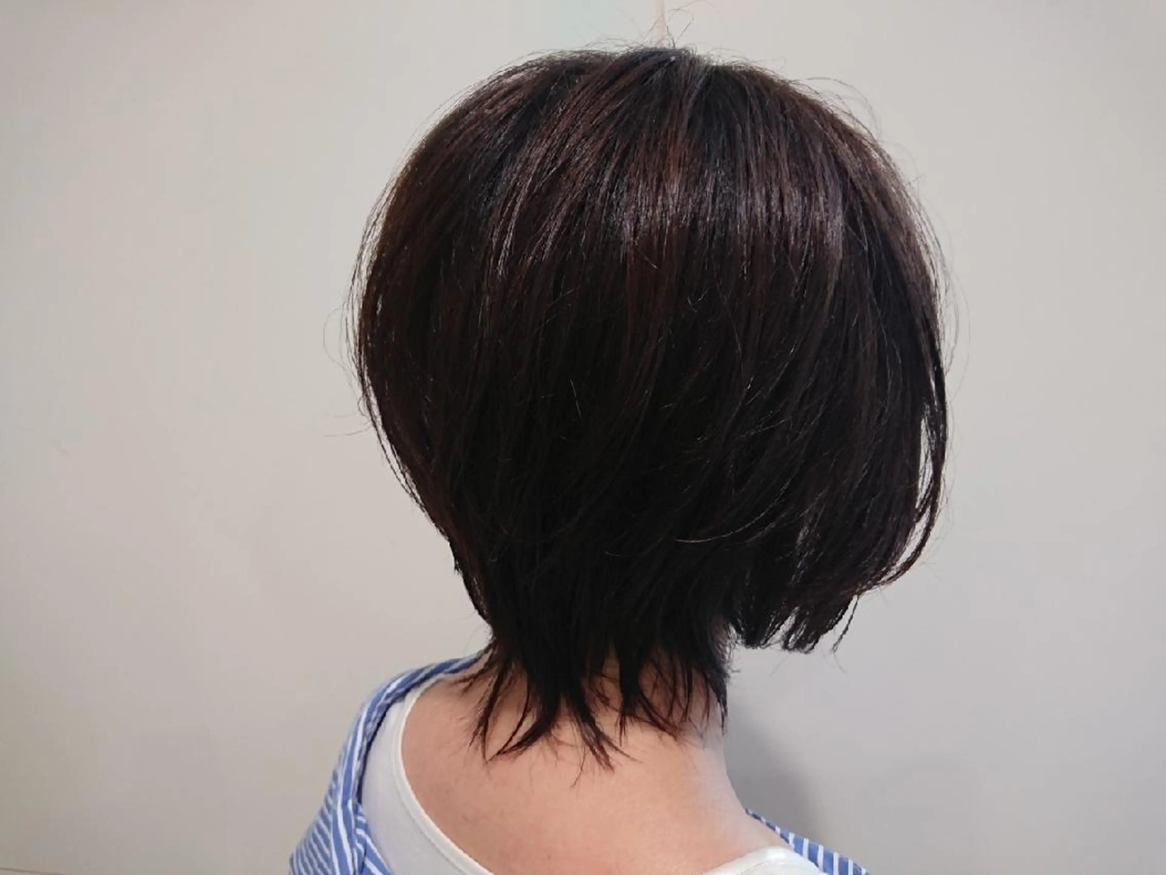 ミディアム ウルフカット カット 鈴木 翠のヘアスタイル