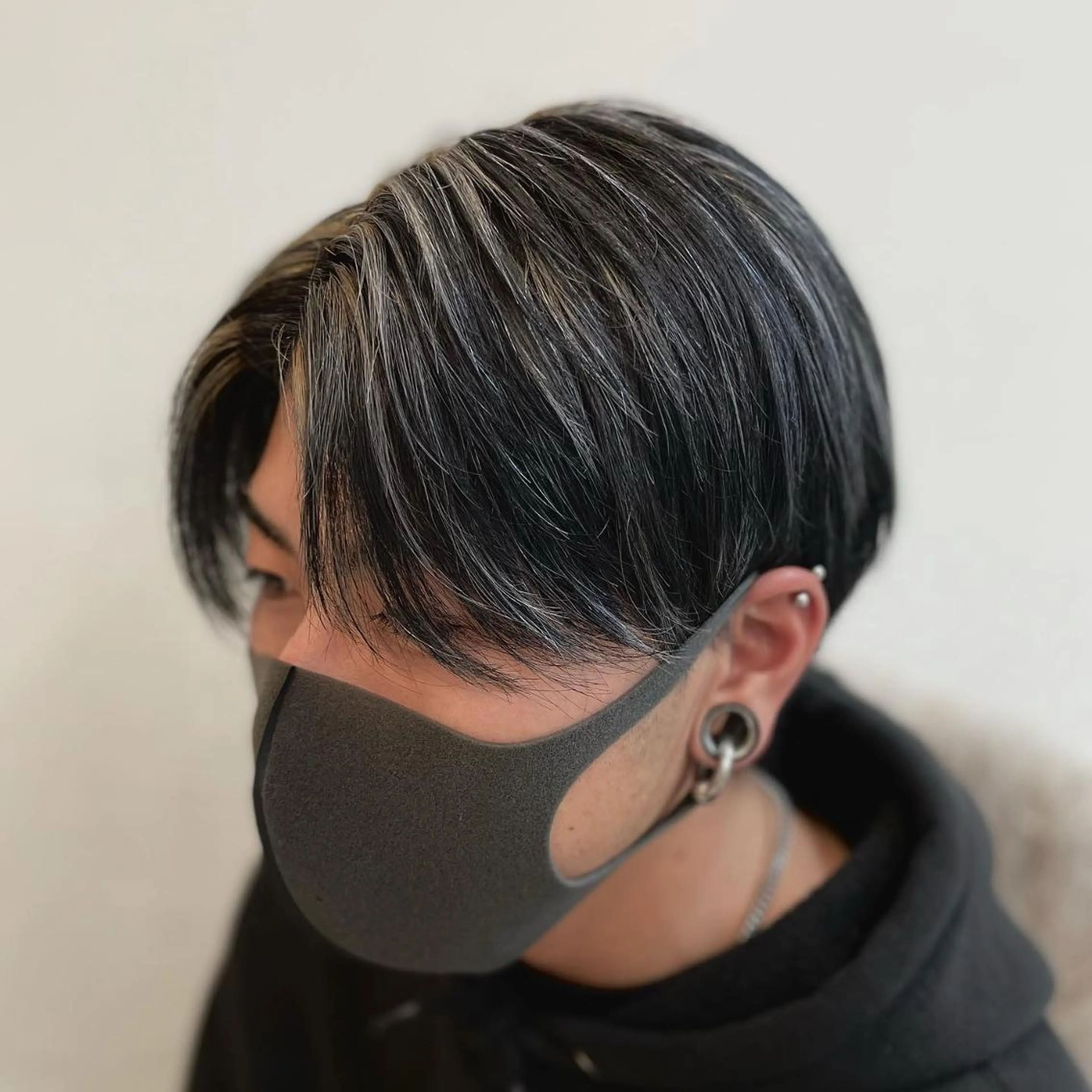 ミディアム カラー パーマ ヘアアレンジ メンズ キッズ マツエク・マツパ メンズハイライト 黒髪 デザインカラー グレージュ ハイライトカラー sara 荒井店のヘアスタイル