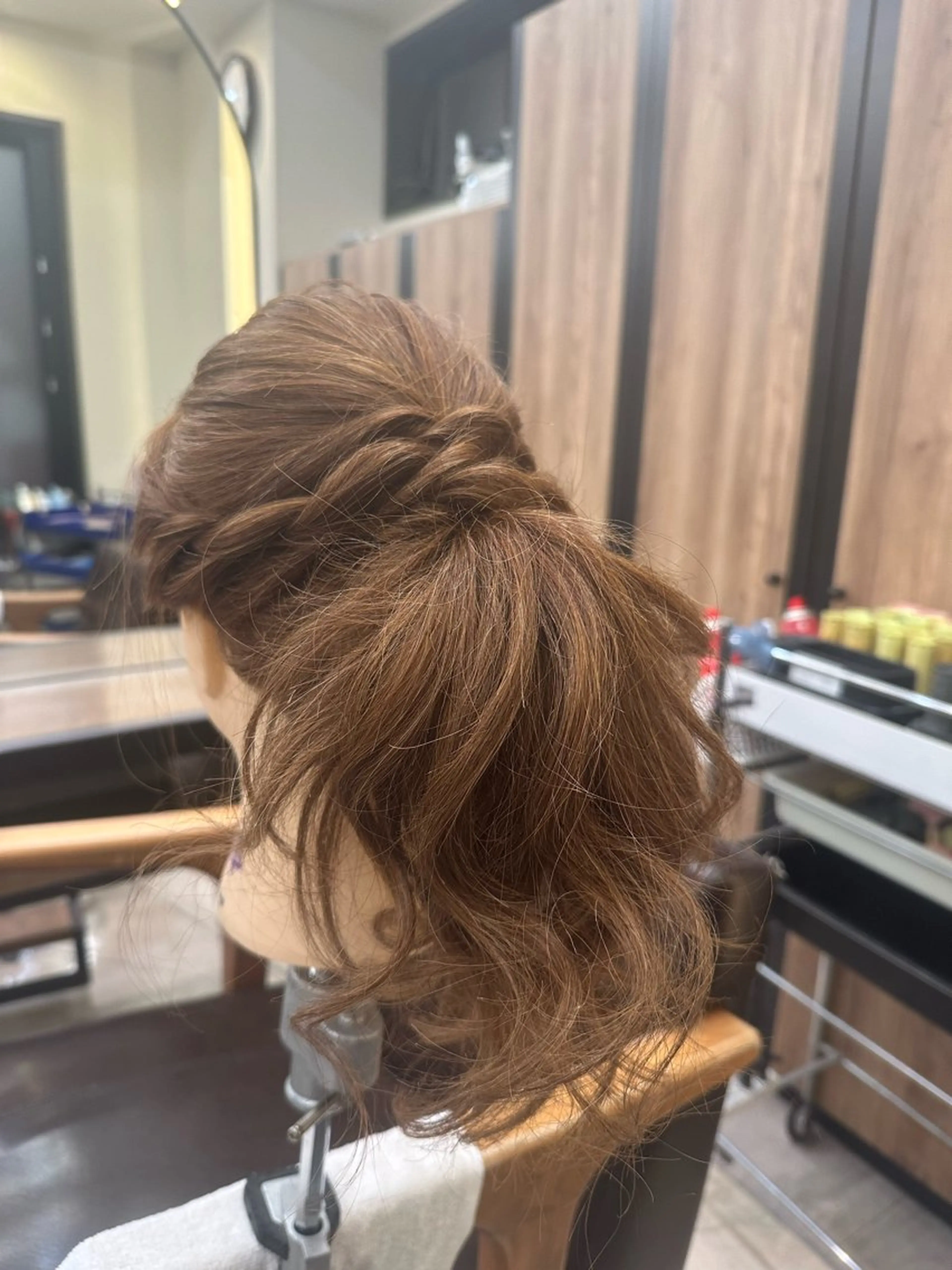 セミロング ヘアアレンジ ポニーテール DTEEL所属・山本 かおりのヘアスタイル