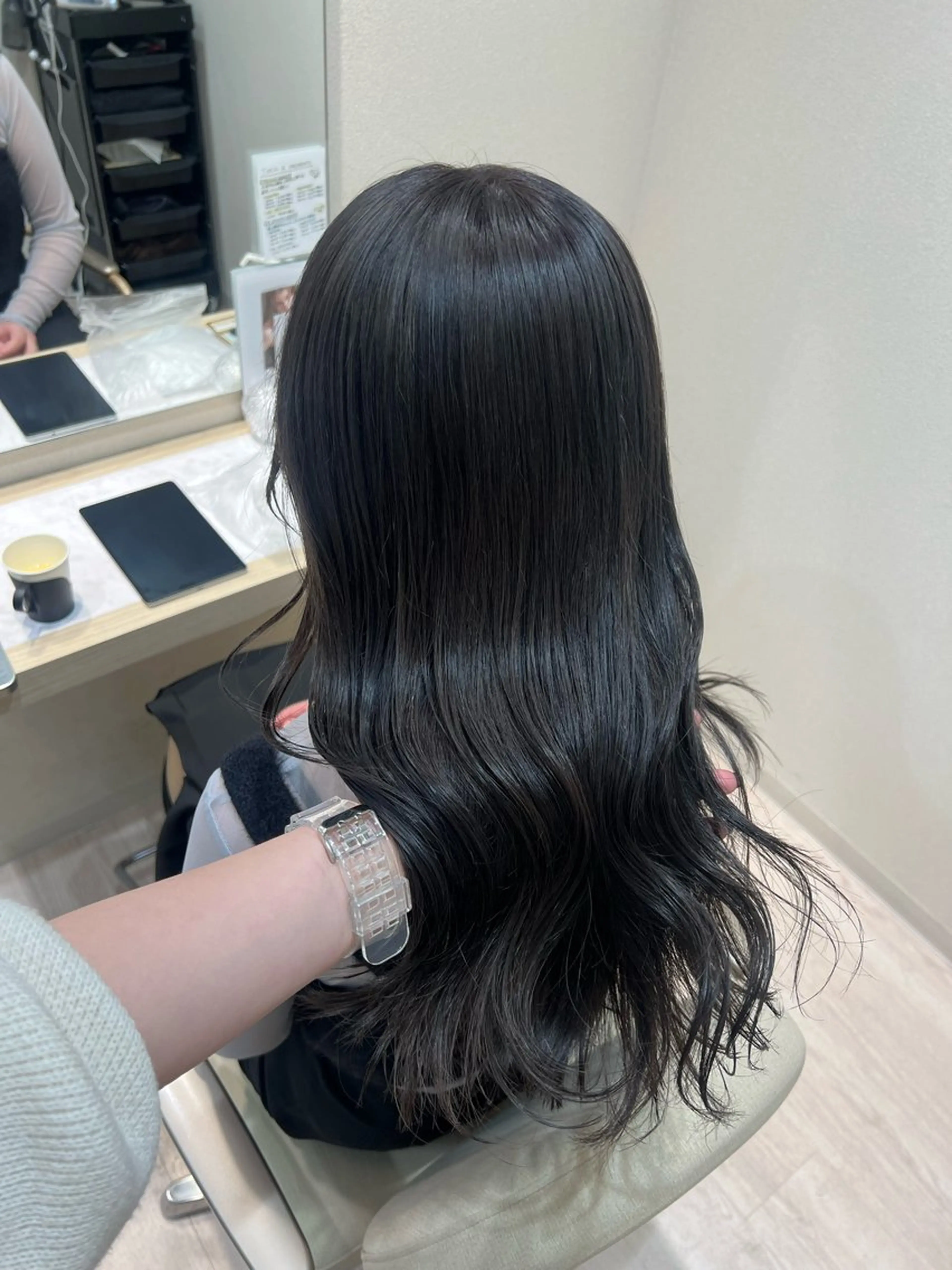 セミロング ヘアカラー トリートメント ヘッドスパ mina .のヘアスタイル