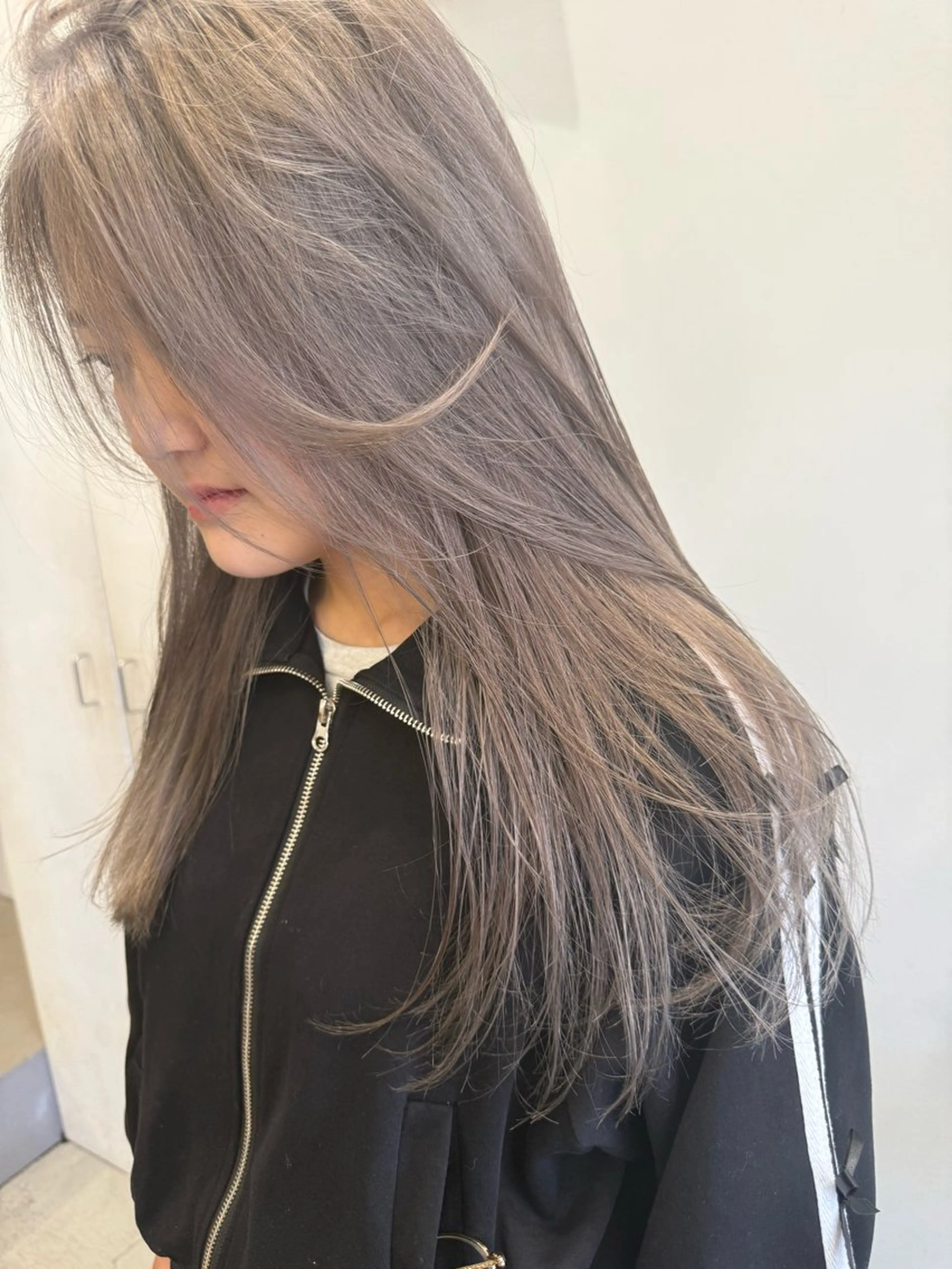 ロング カラー 💛🤍U too e’s 鎌倉🧸のヘアスタイル