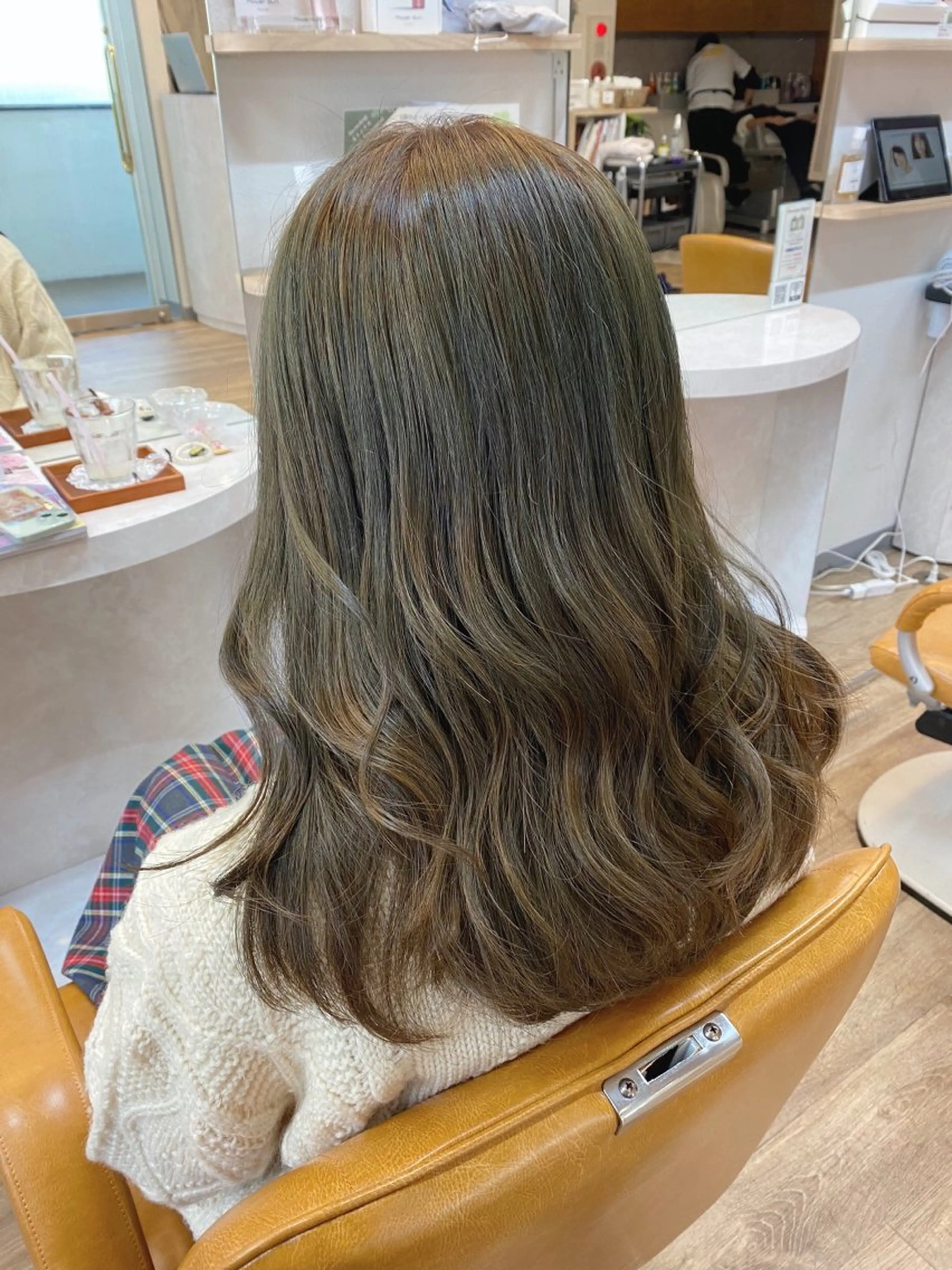 セミロング ブリーチなし透明感 🕊ワダ　ユイのヘアスタイル