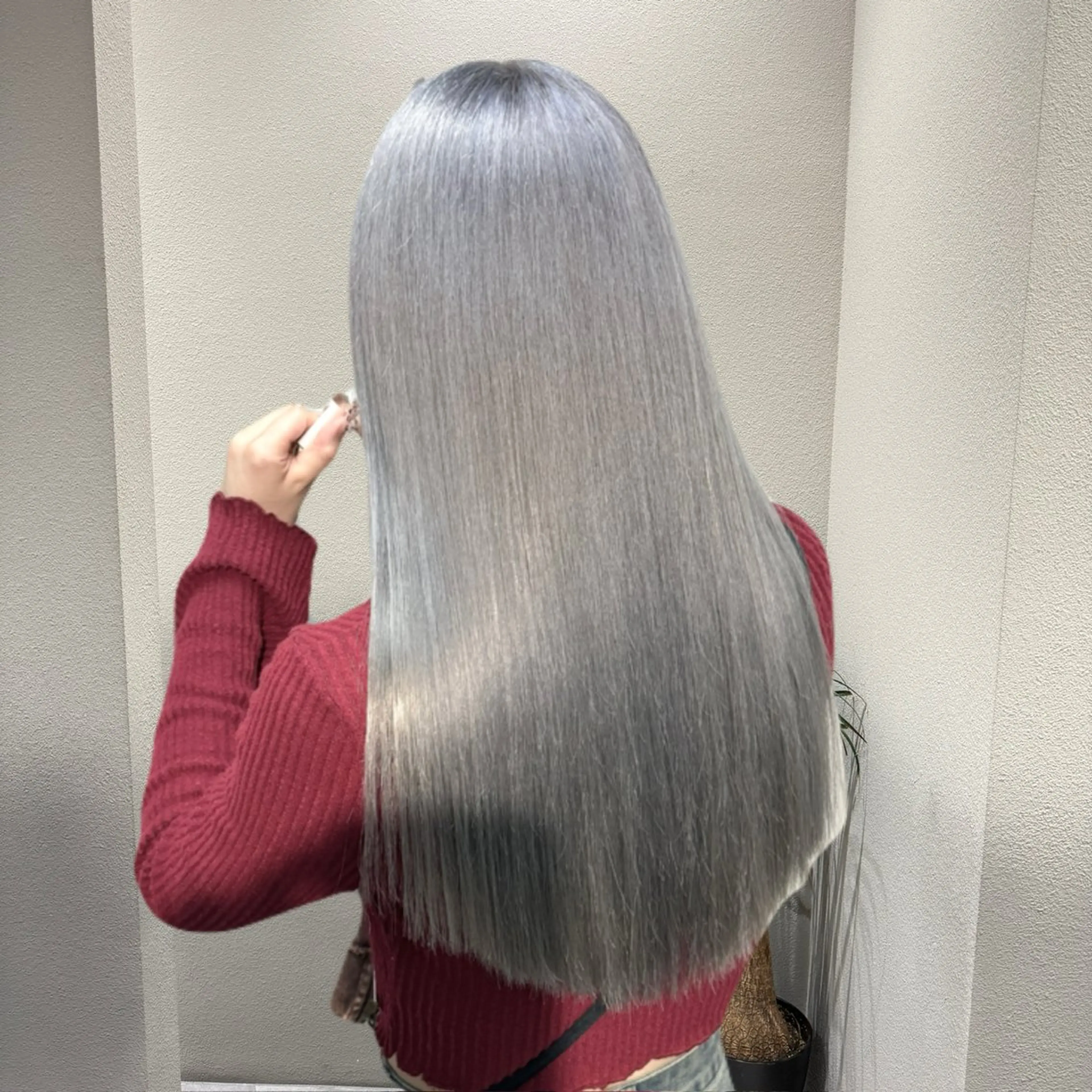 ミディアム カラー ブリーチ ケアブリーチ ハイトーンカラー シルバー ホワイトシルバー ヘアカラー ✨ブリーチ支持No1 複雑履歴修正/舘岡のヘアスタイル