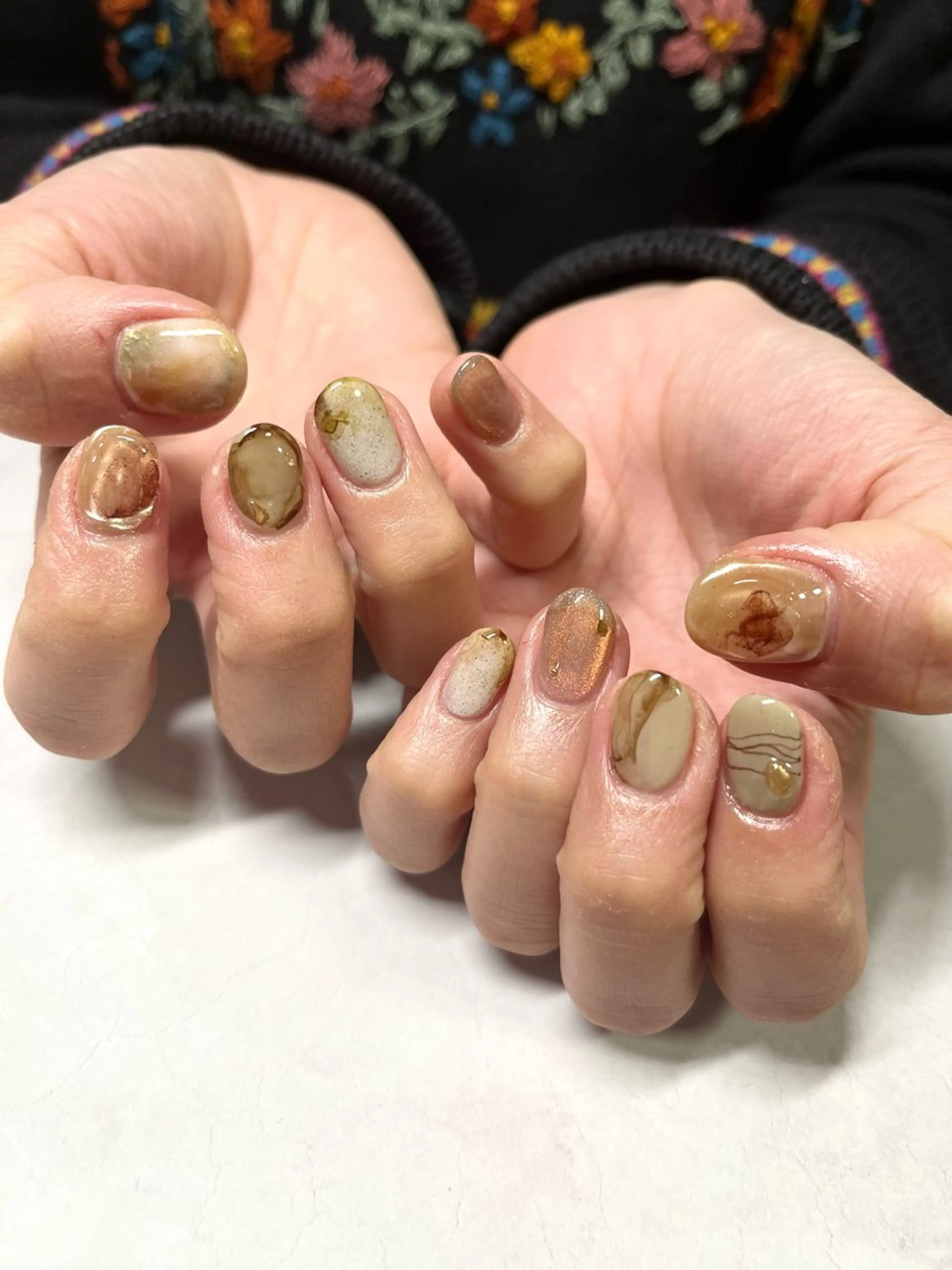 ネイル グリーン オレンジ ハンドネイル MUKUTOU nail 　YUKIのネイルデザイン