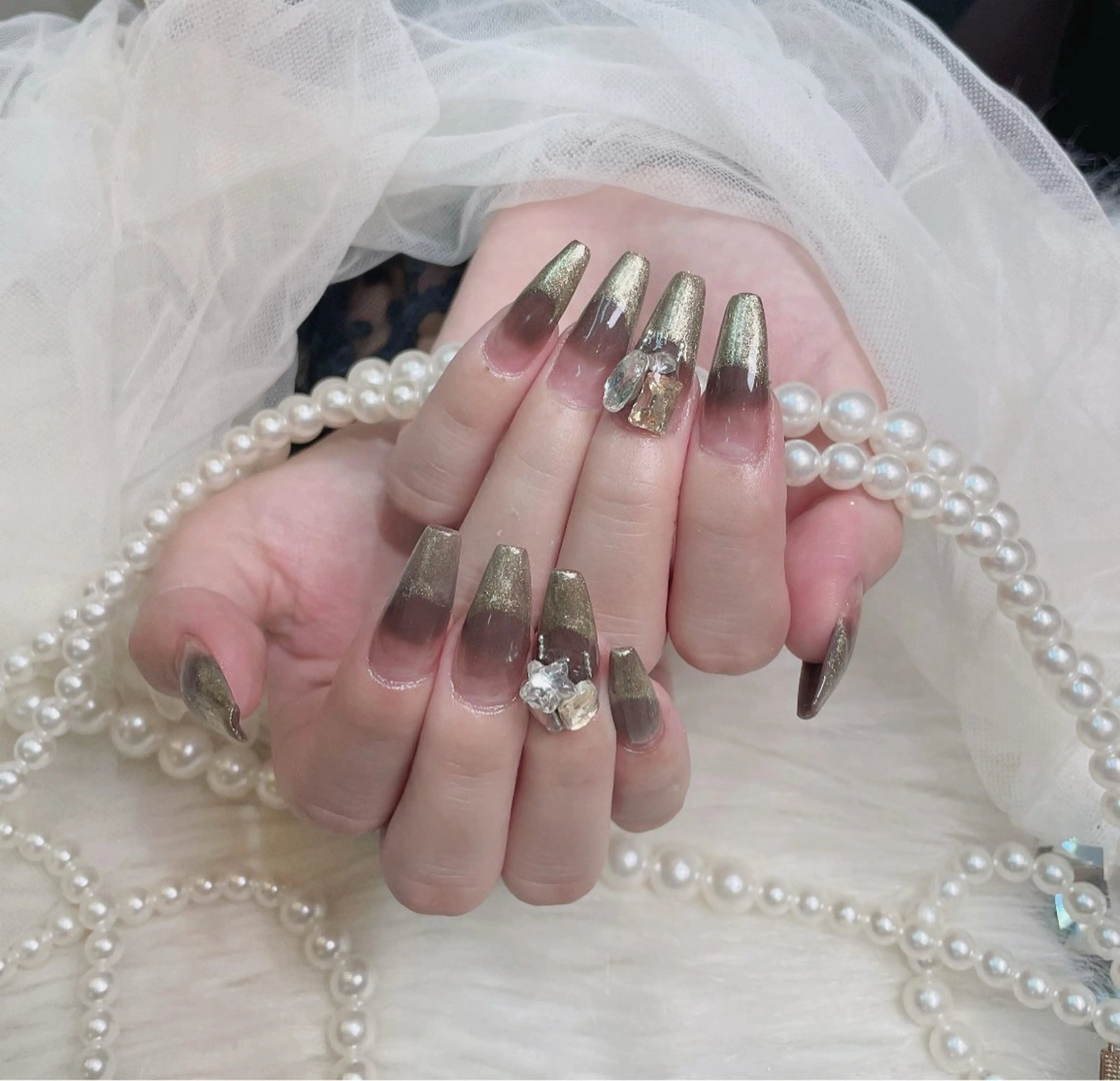 ネイル ブラウン フレンチネイル ゴールド ベスティオーラ所属・ベスティオーラ/小竹 花香のネイルデザイン