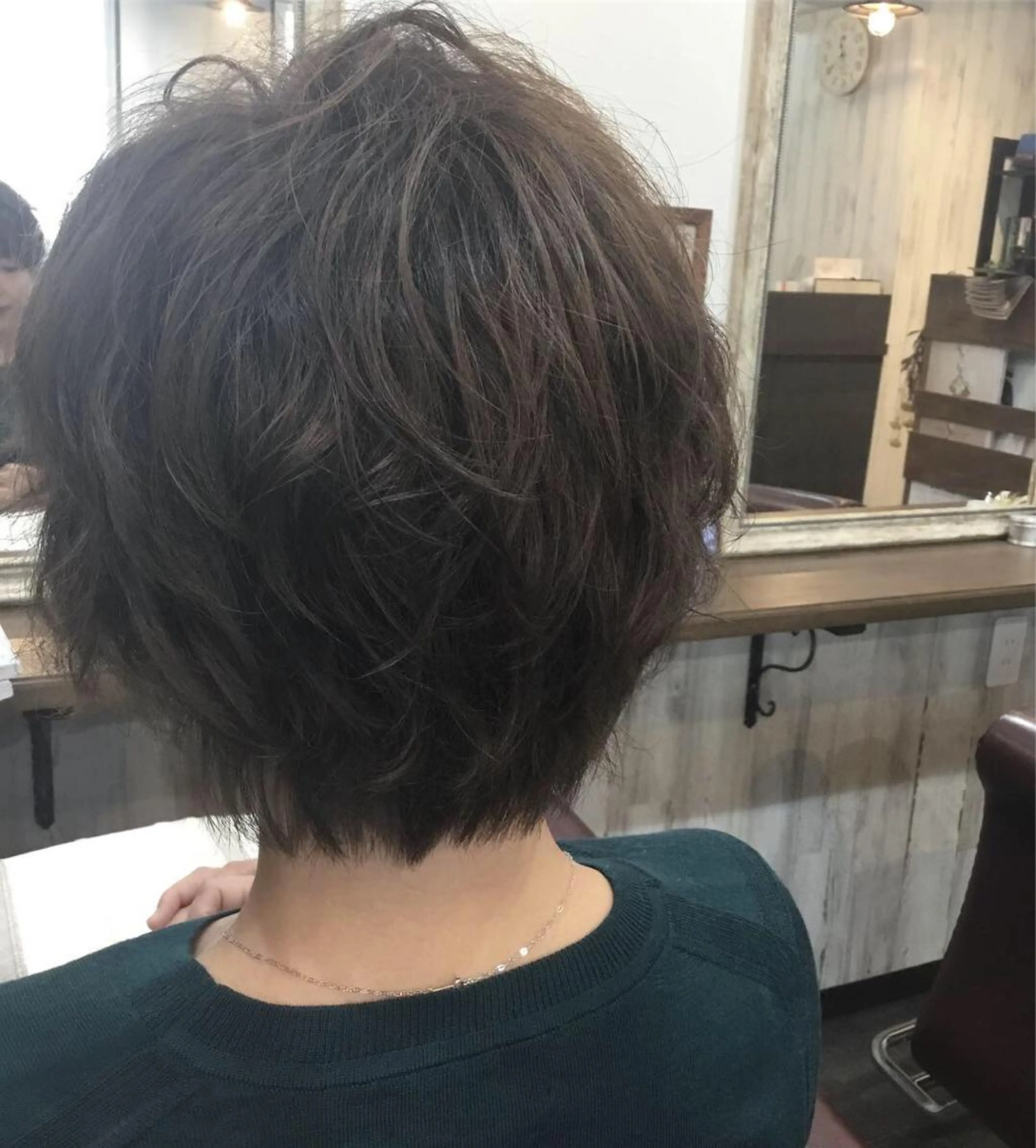 ショート カラー パーマ embrace エンブレイスのヘアスタイル