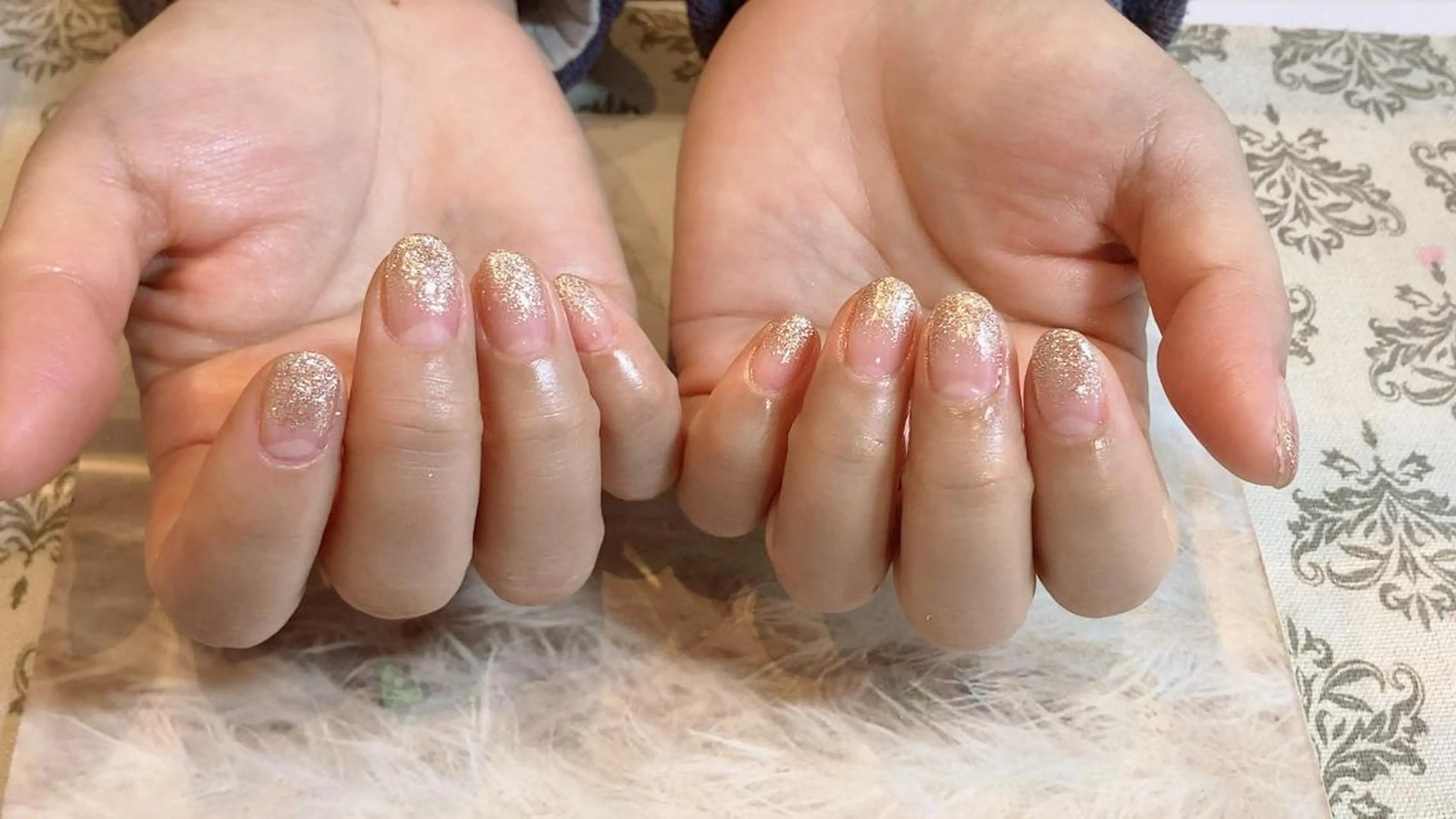 ネイル ゴールド グラデーション ラメ(グリッター) ラメグラデーション トータルビューティサロン cure所属・mika nailのネイルデザイン
