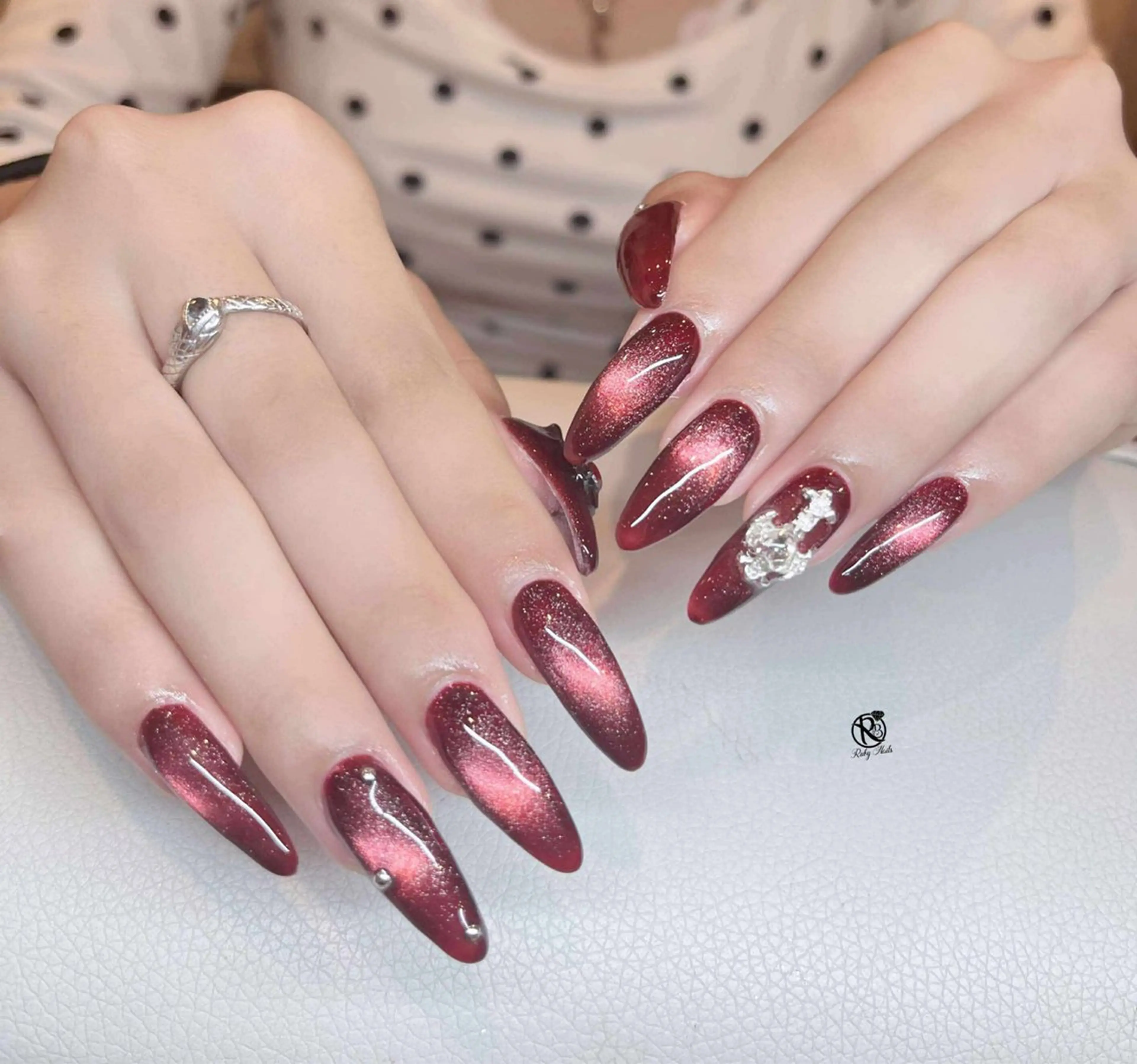 ネイル チークネイル フットネイル フレンチネイル グラデーション キラキラネイル Yukichan 日暮里店のネイルデザイン