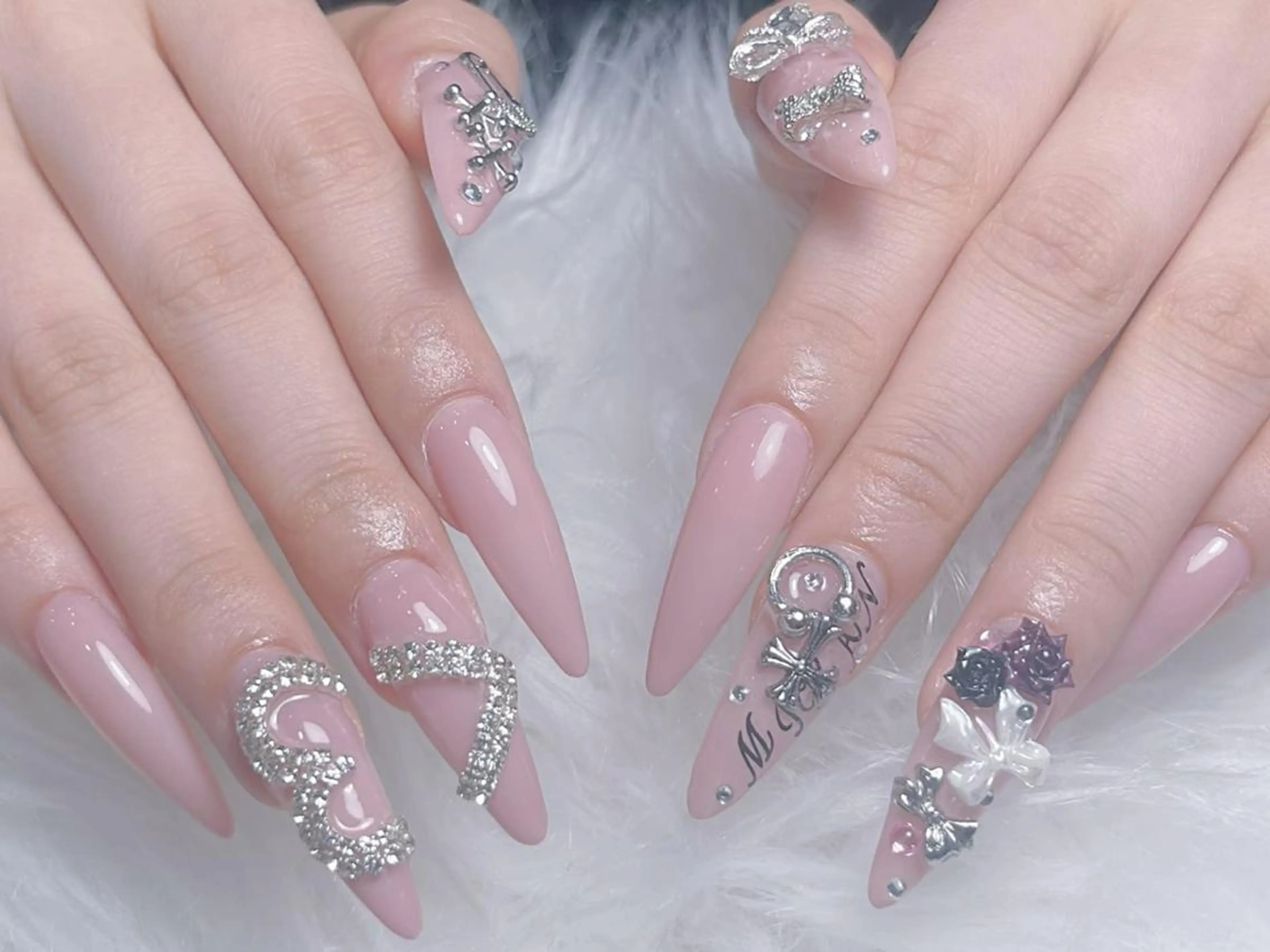 ネイル 長さ出し グラデーション 卒業式 キラキラネイル マグネットネイル Xuka Belle Nailのネイルデザイン