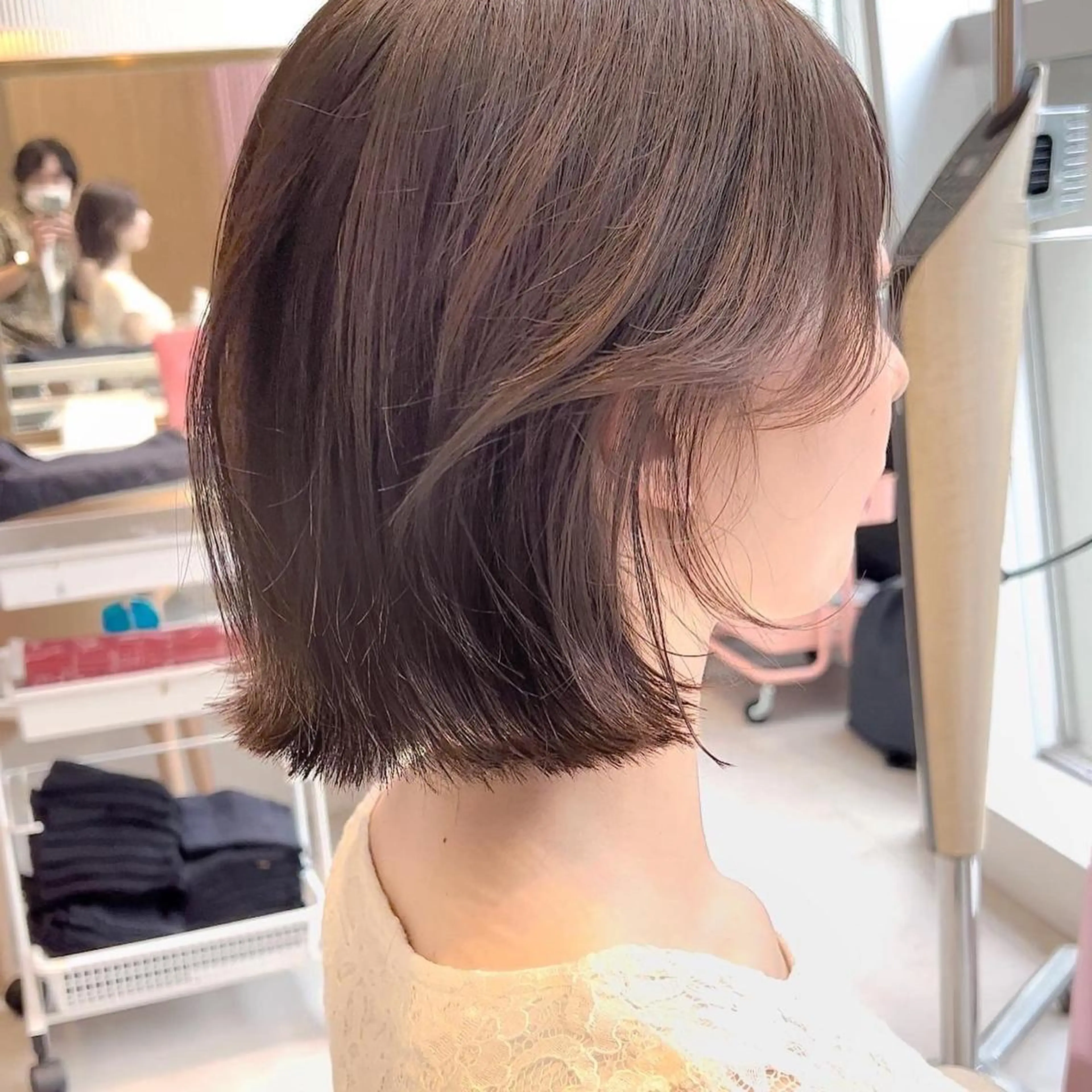 ミディアム カラー グレージュ ボブ カット ヘアカラー トリートメント レイヤー専門家 ダブルカラー修のヘアスタイル
